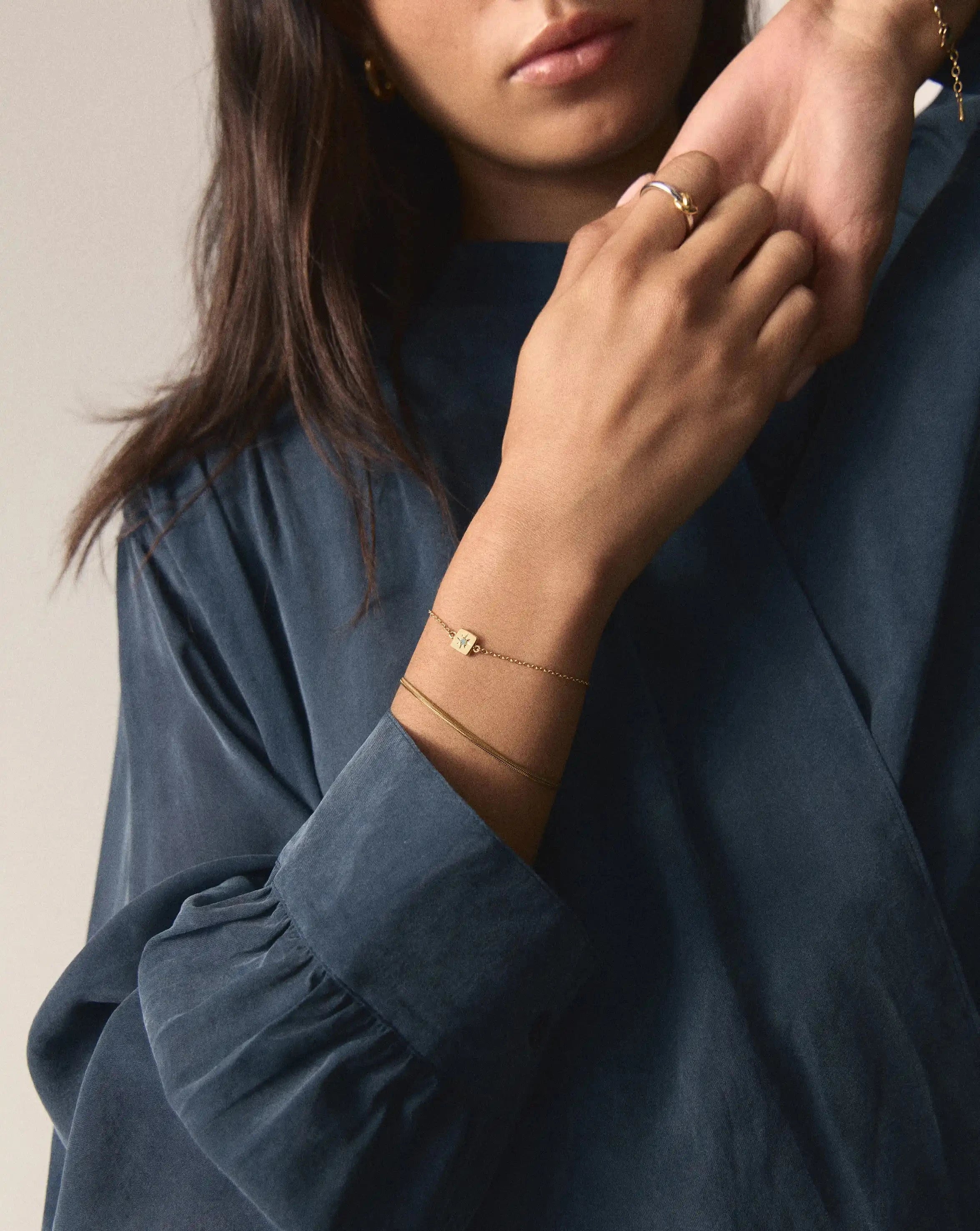 MISSOMA March Birthstone Slider rannekoru kullattu akvamariini