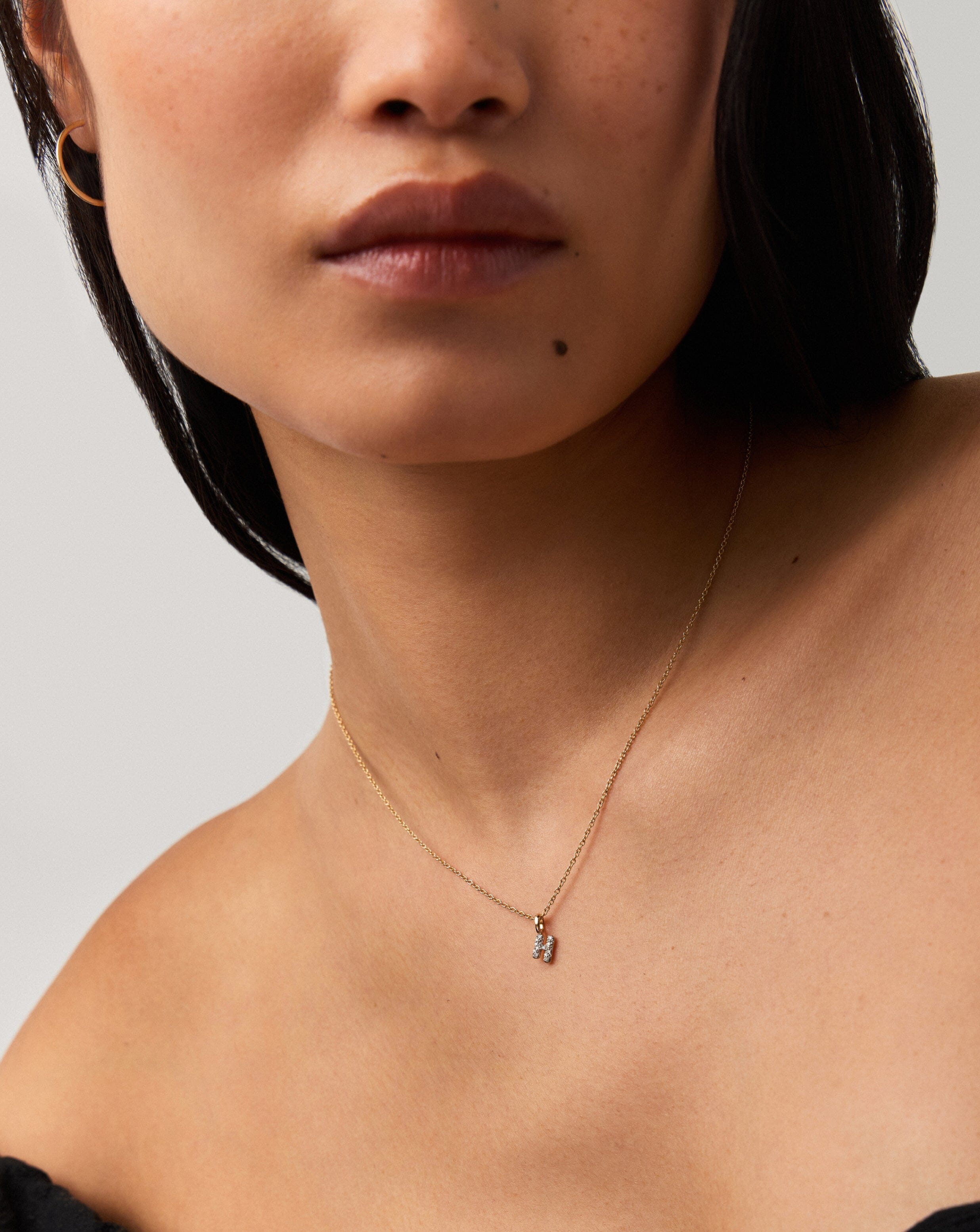 Missoma Solid Gold Diamond Initial Mini Pendant H kaulakoru 14K kulta
