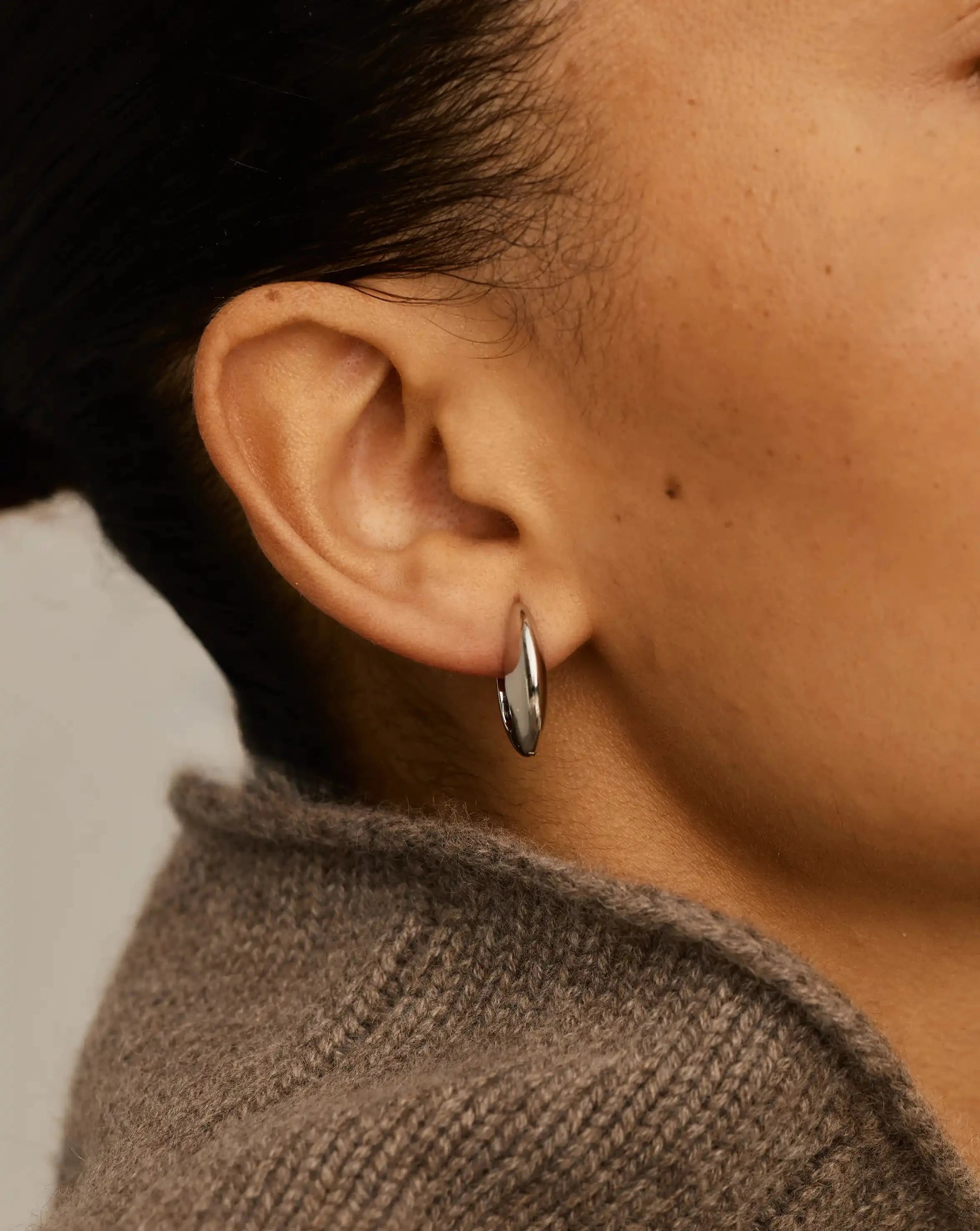 Missoma Pebble Hinged Hoop korvakorut Platinum Plated