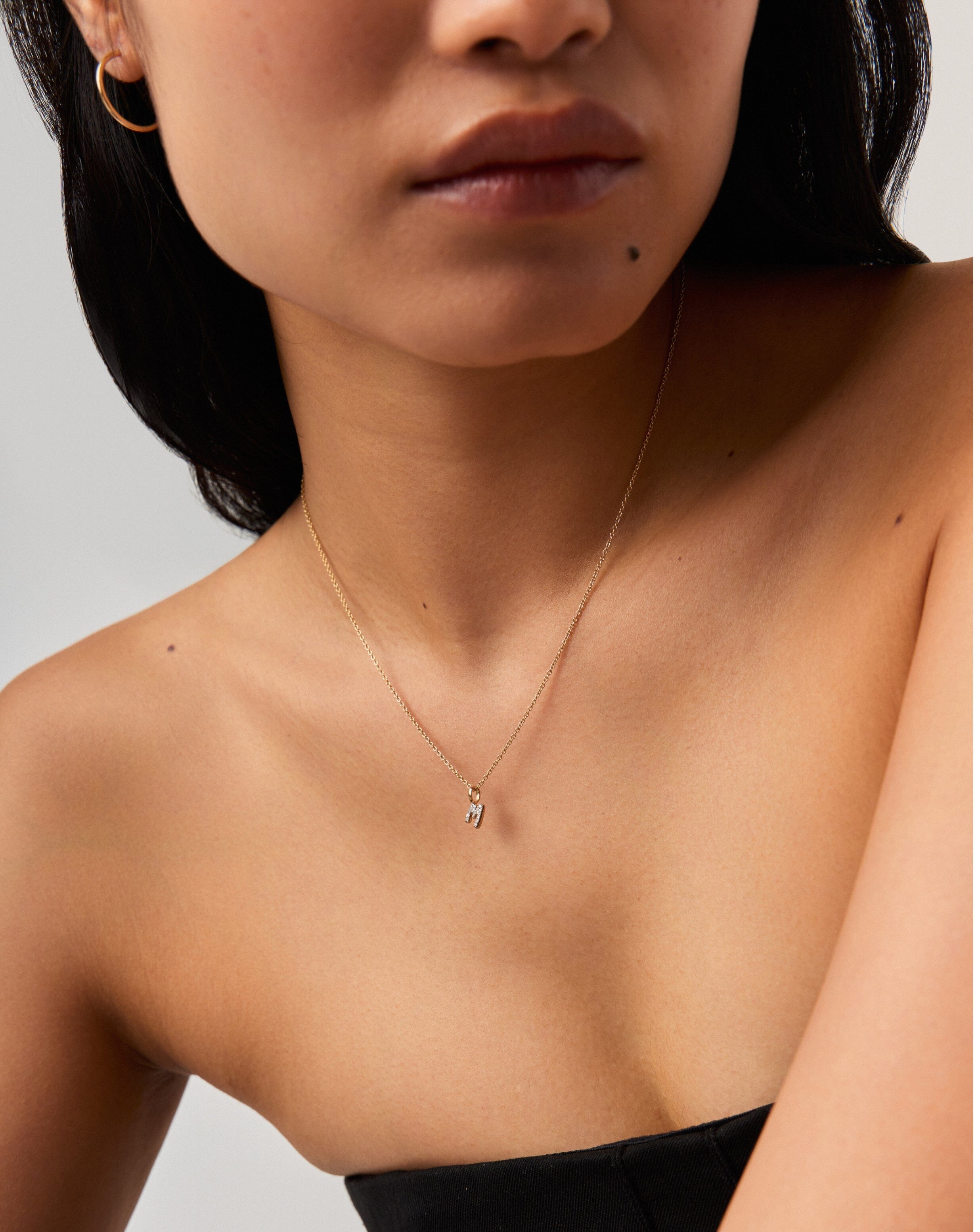 Missoma Diamond Initial Mini kaulakoru kulta timantti M