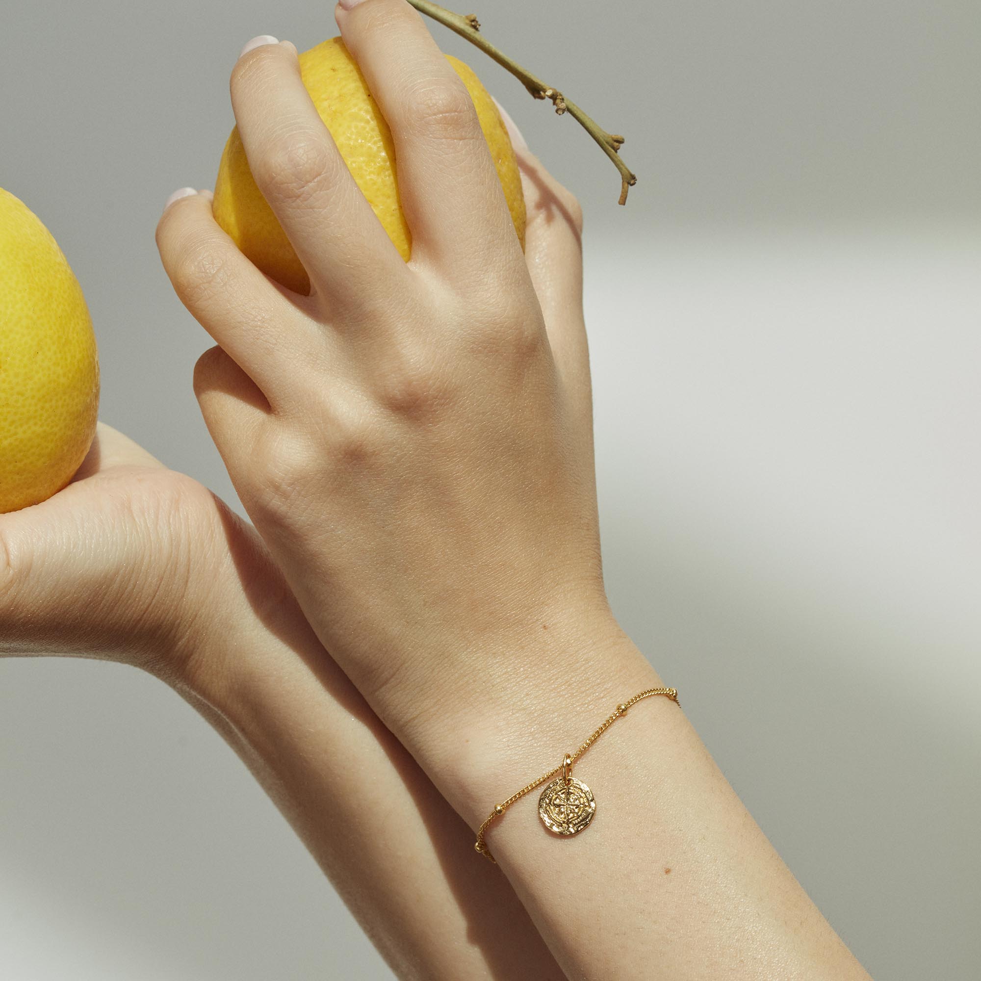 Muru Jewellery Guiding Star rannekoru kulta tähti