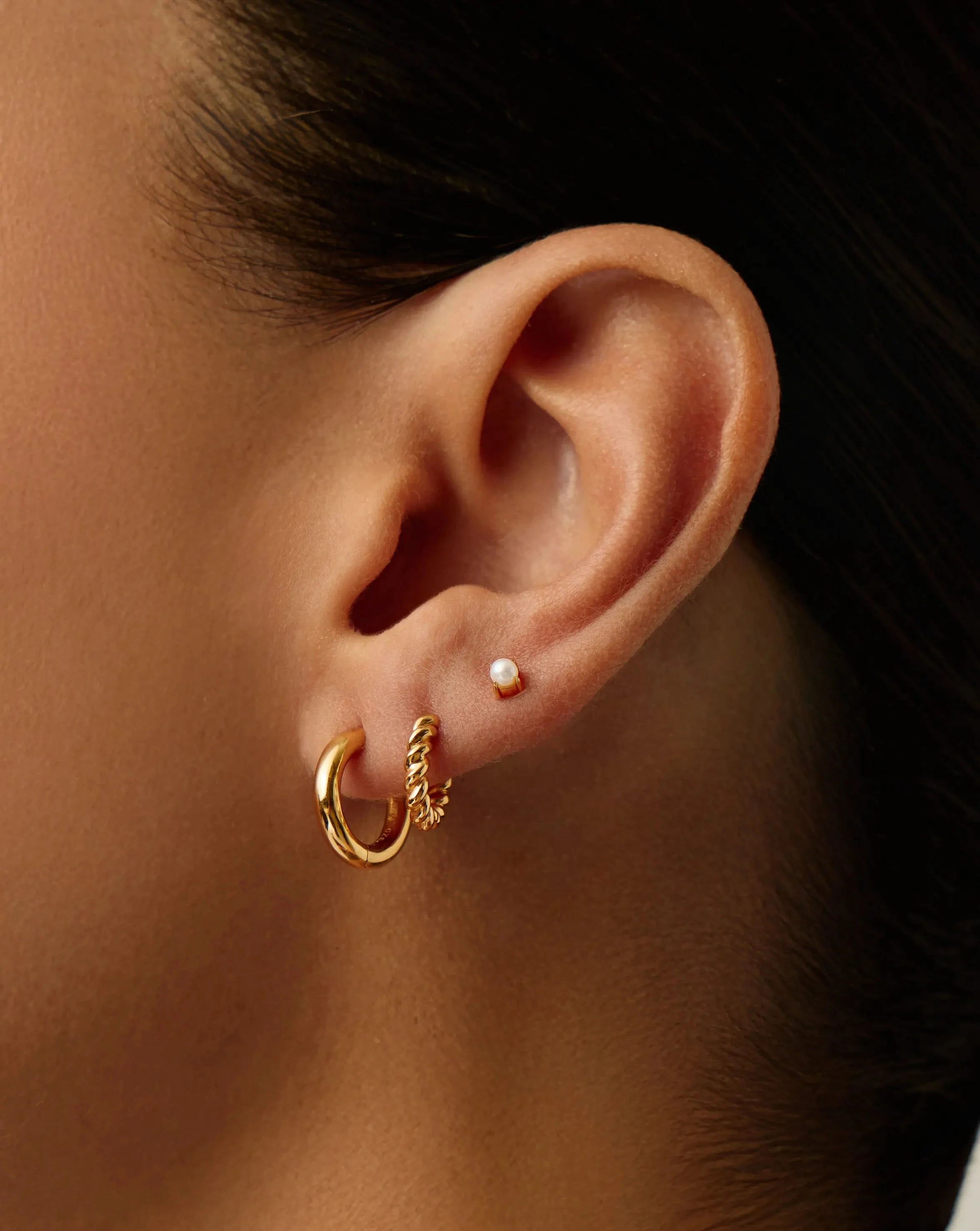 Missoma Classic Pearl nappikorvakorut kulta helmi