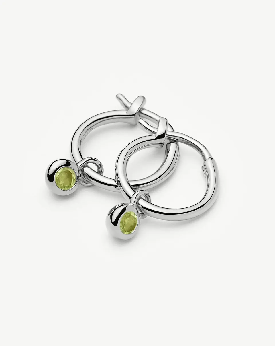 Missoma August Birthstone rengaskorvakorut hopeoitu peridootti