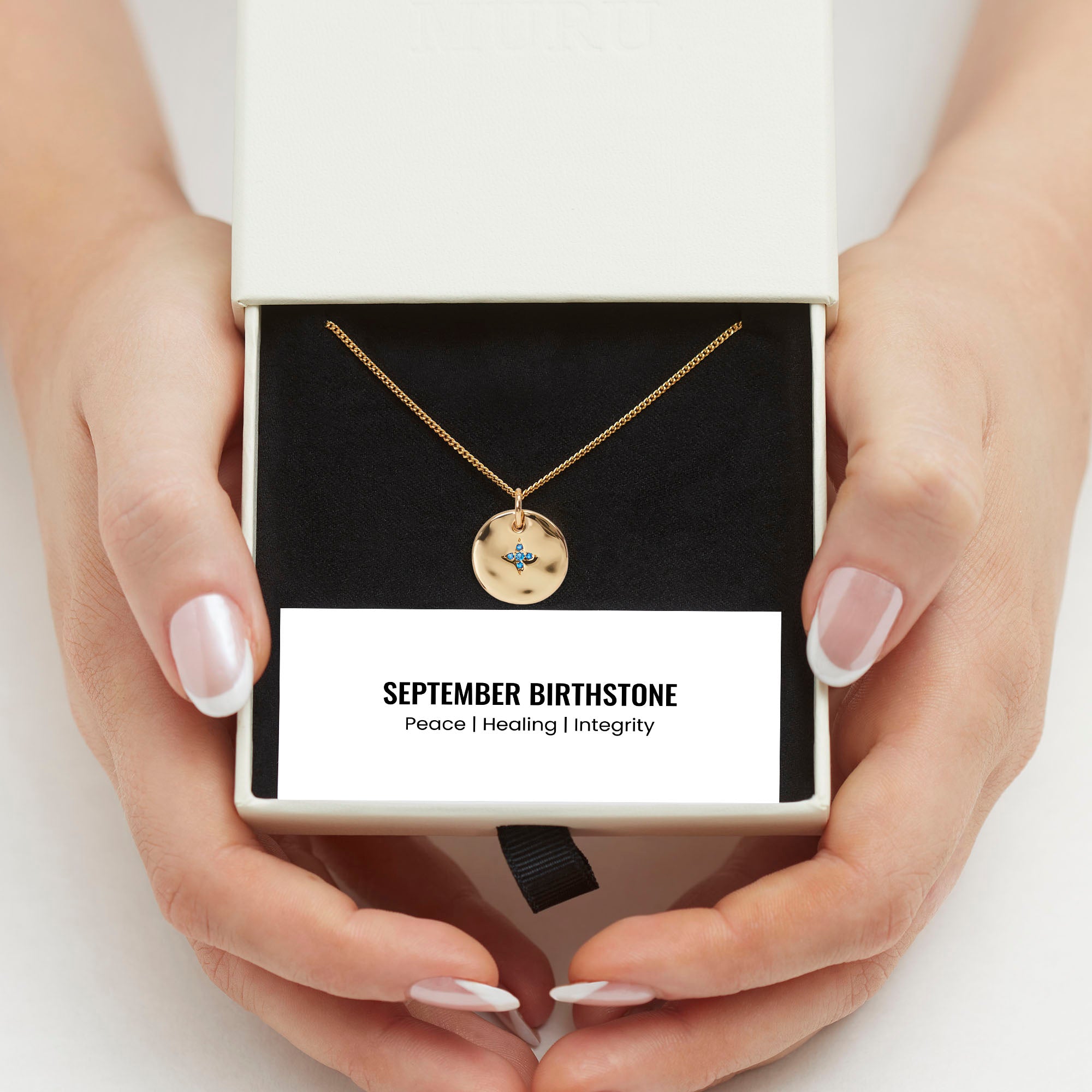 Muru September syntymäkivikaulakoru kulta safiiri