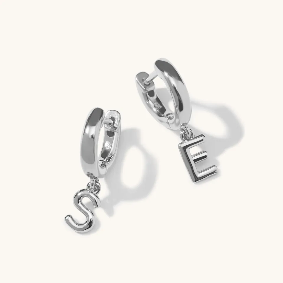 Muru Love Letter Hoops hopeakorvakorut nimikirjaimella