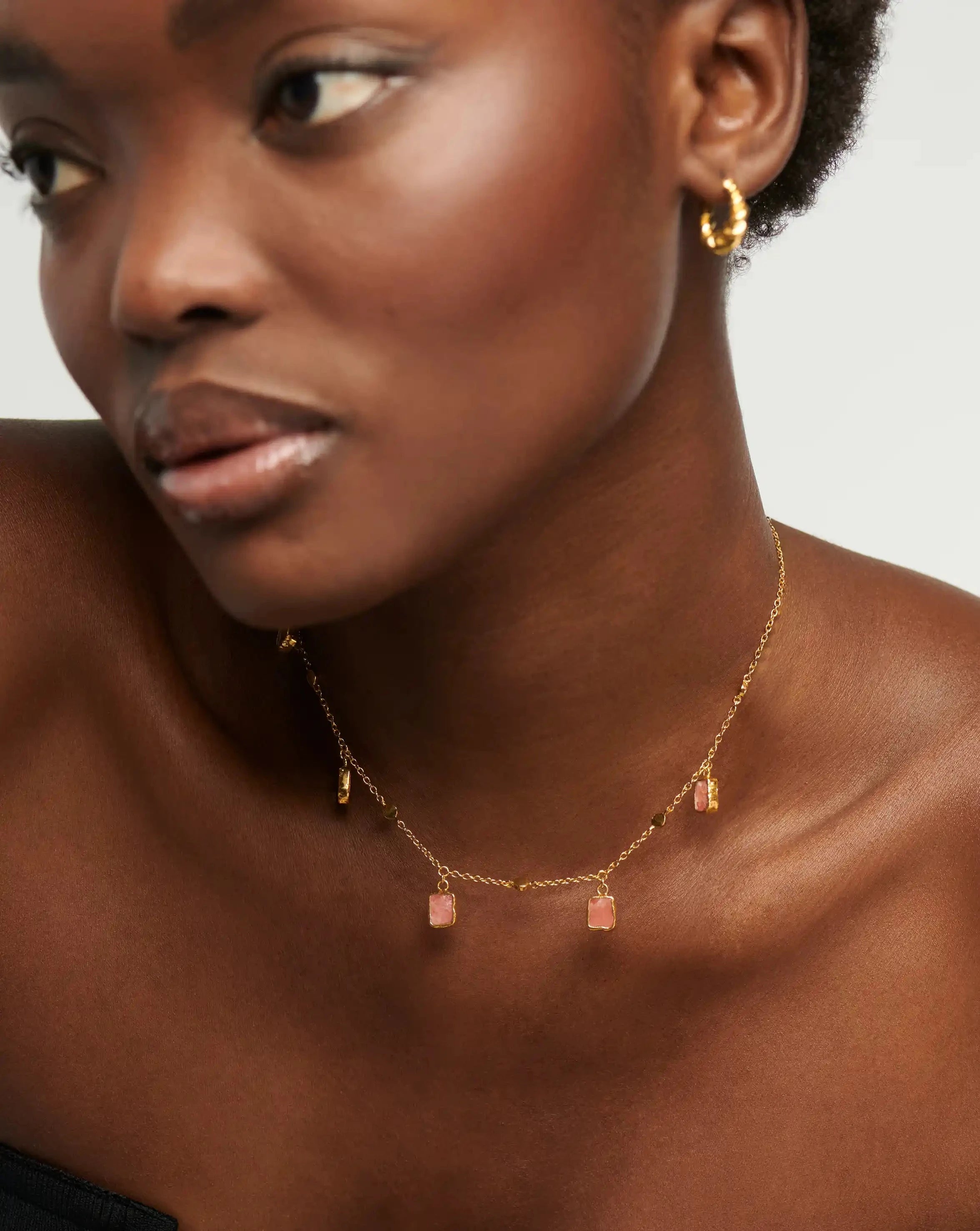 Missoma Lena Charm Choker kaulakoru roosa