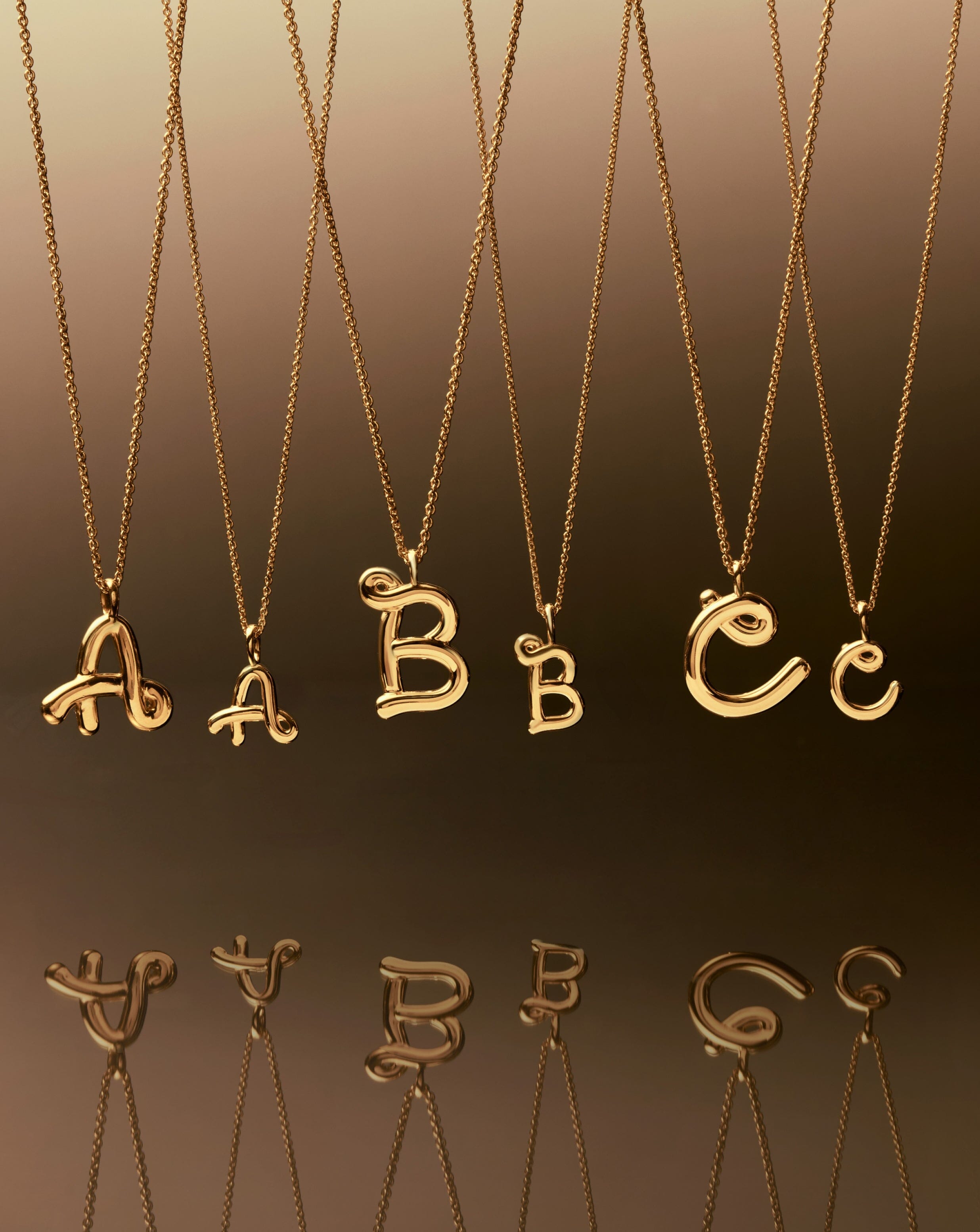 MISSOMA Curly Molten Mini Initial kaulakoru B gold vermeil