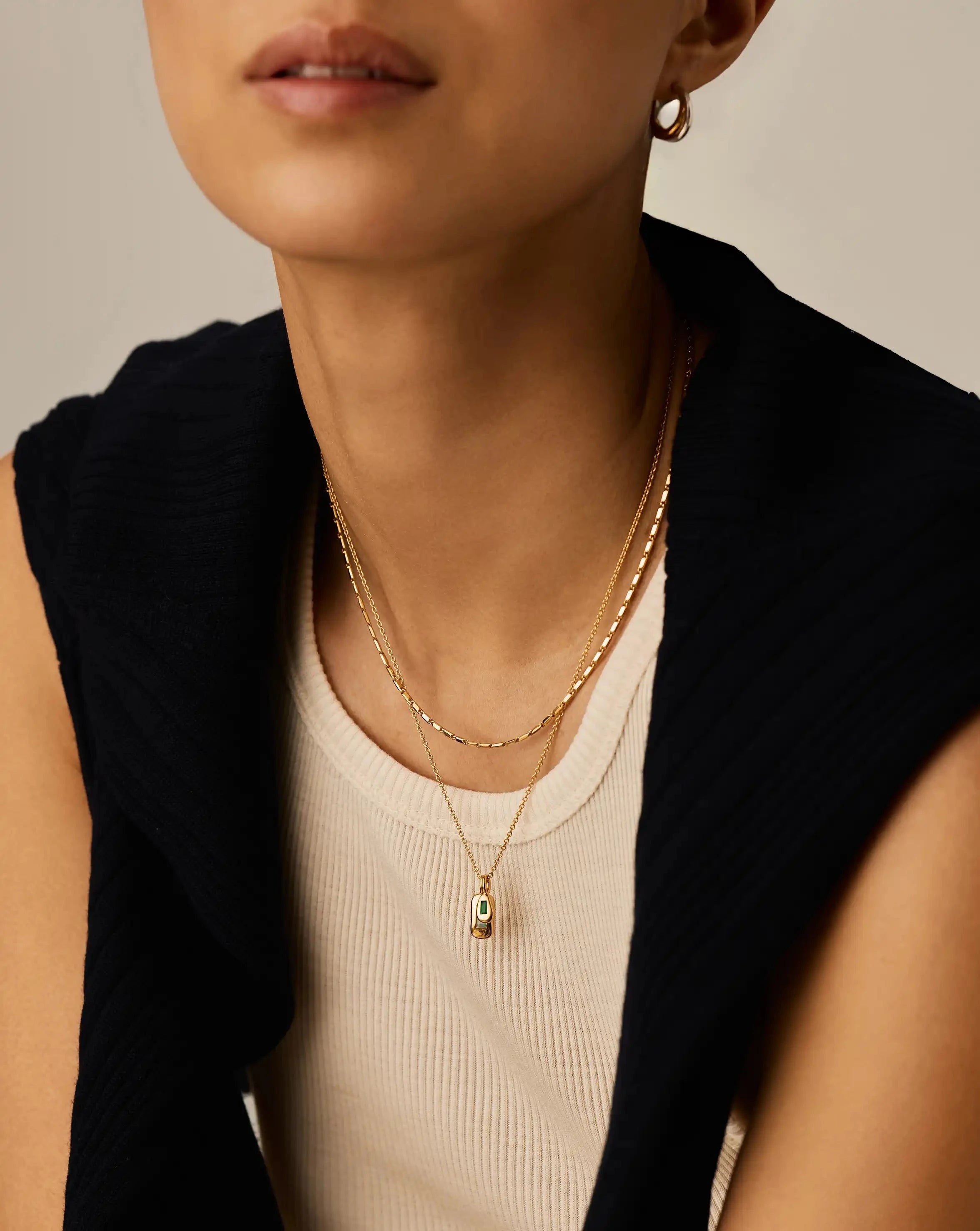 MISSOMA Molten Gemstone Bean Pendant kaulakoru kullattu sinivihreä onyksi