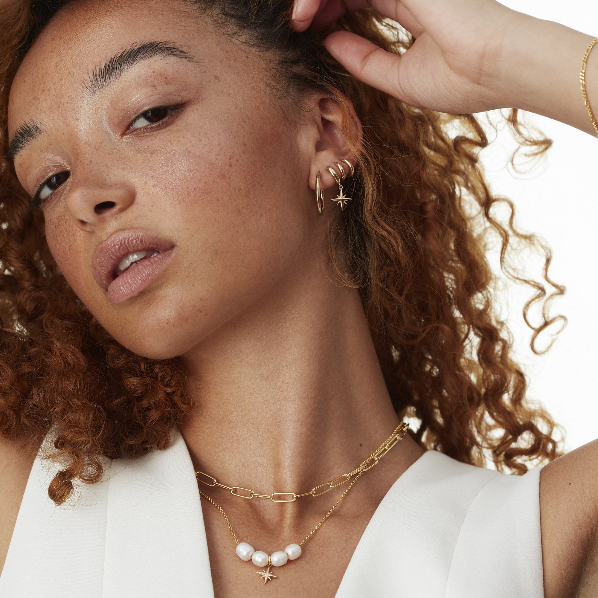 Muru Jewellery Huggie kultakorvakorut rengas