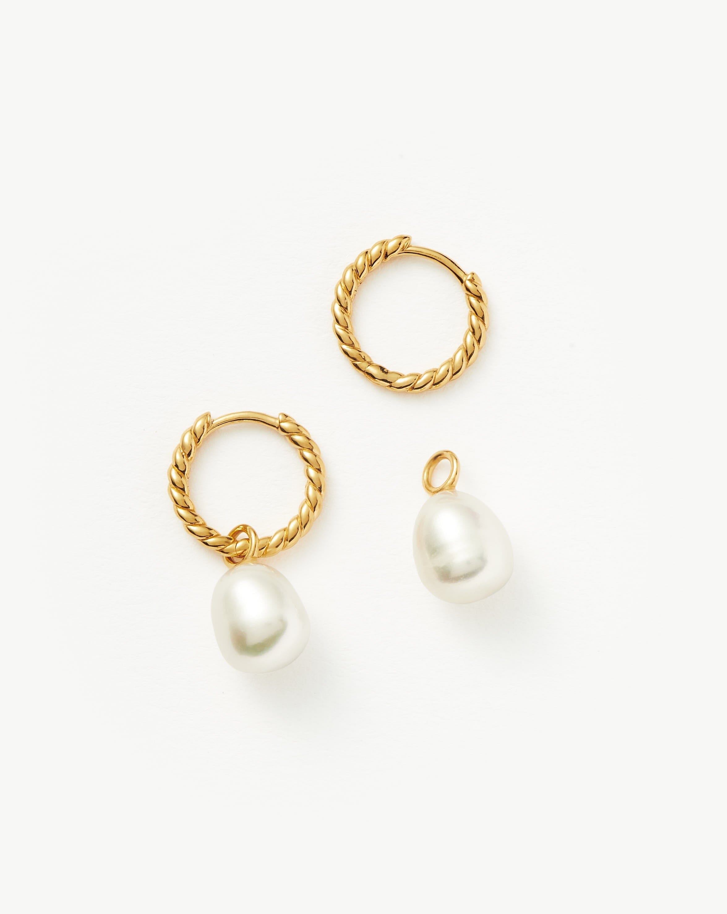 Missoma Pearl Twisted Small Drop Hoop korvakorut helmi