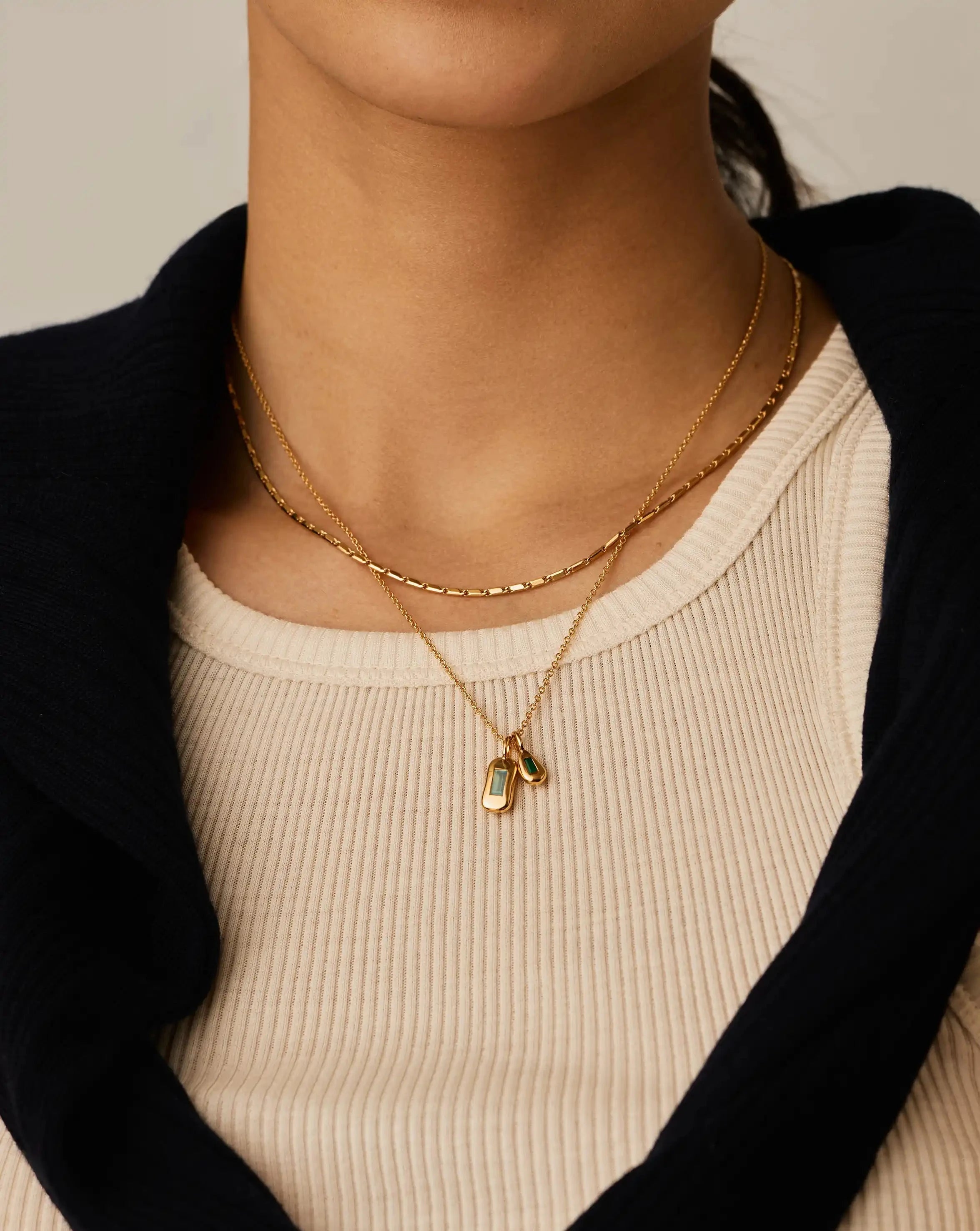 MISSOMA Molten Gemstone Bean Pendant kaulakoru kullattu sinivihreä onyksi
