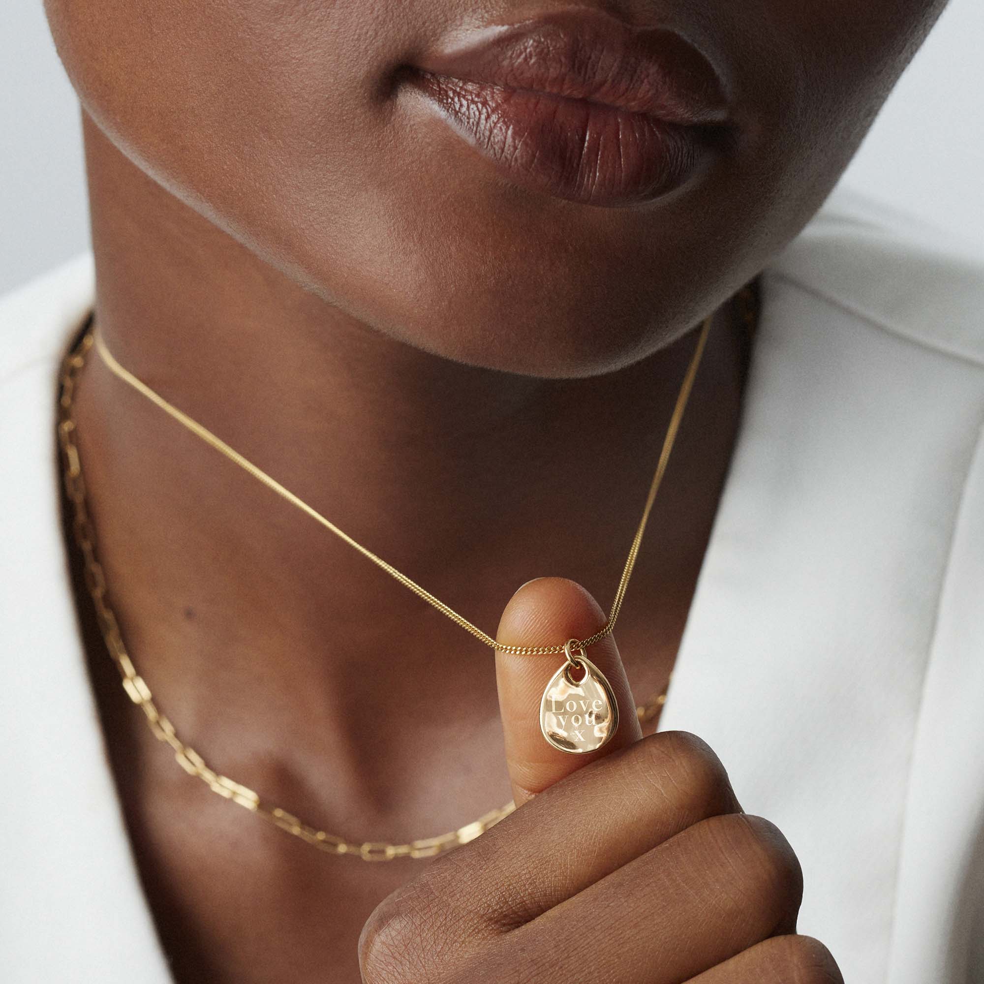 Muru Jewellery Ripple riipus kulta pisara kaiverrettava