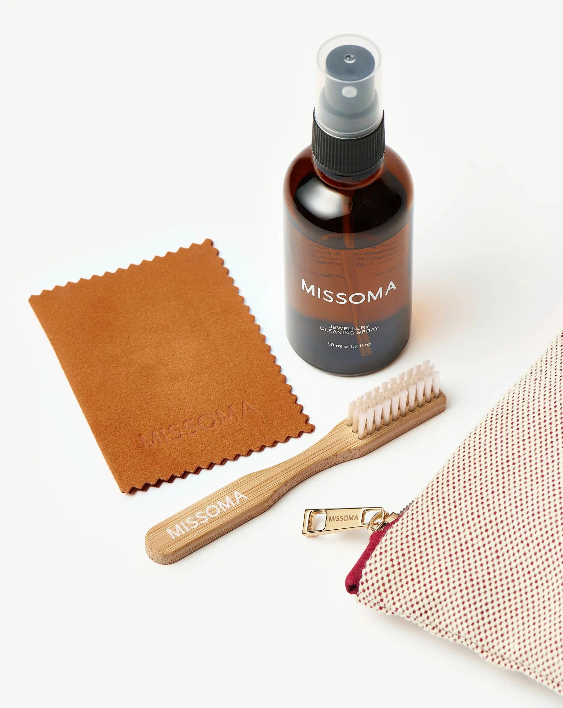 Missoma Jewellery Care Kit korunhoitosetti puhdistussuihke