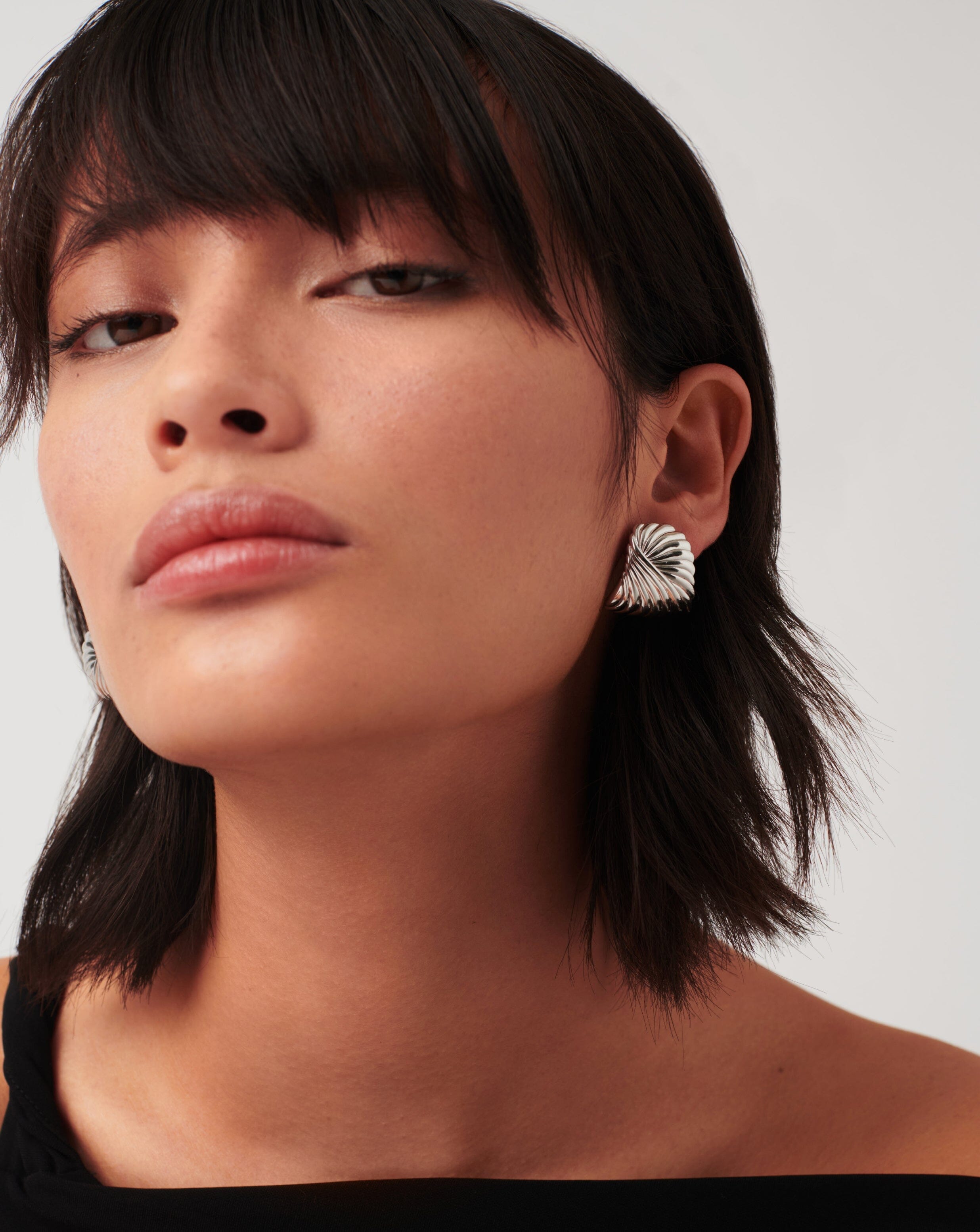 Missoma Ripple Oversized nappikorvakorut hopea