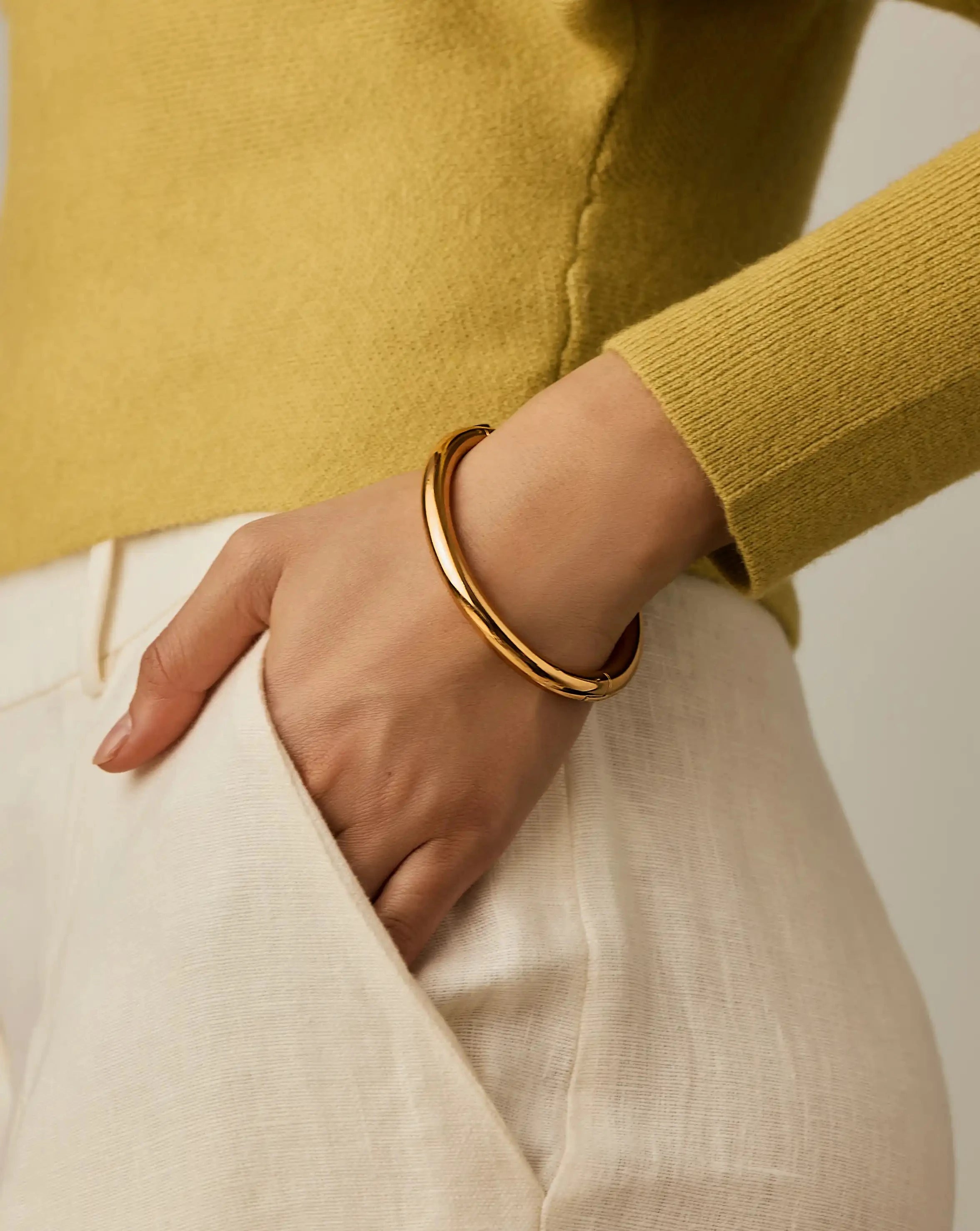 Missoma Chunky Round Hinged rannekoru XS/S teräs kullattu