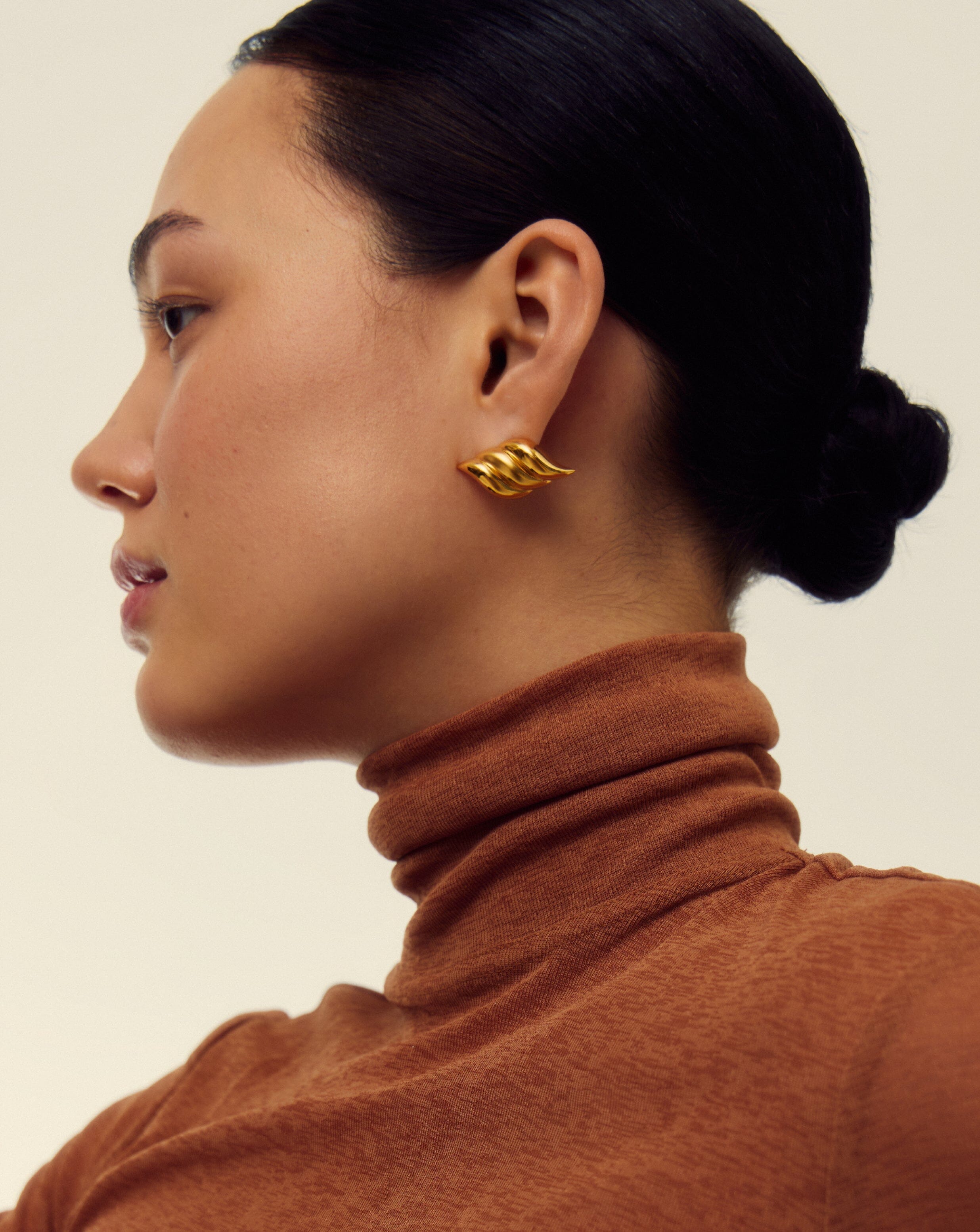 Missoma Savi Signature Oversized nappikorvakorut kullattu