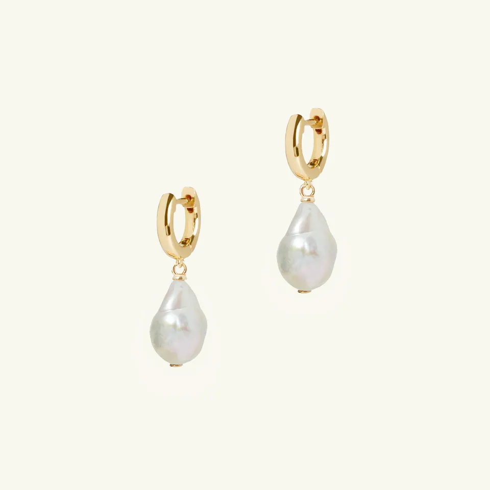 Muru Freshwater Pearl korvakorut kulta helmiriipuksella