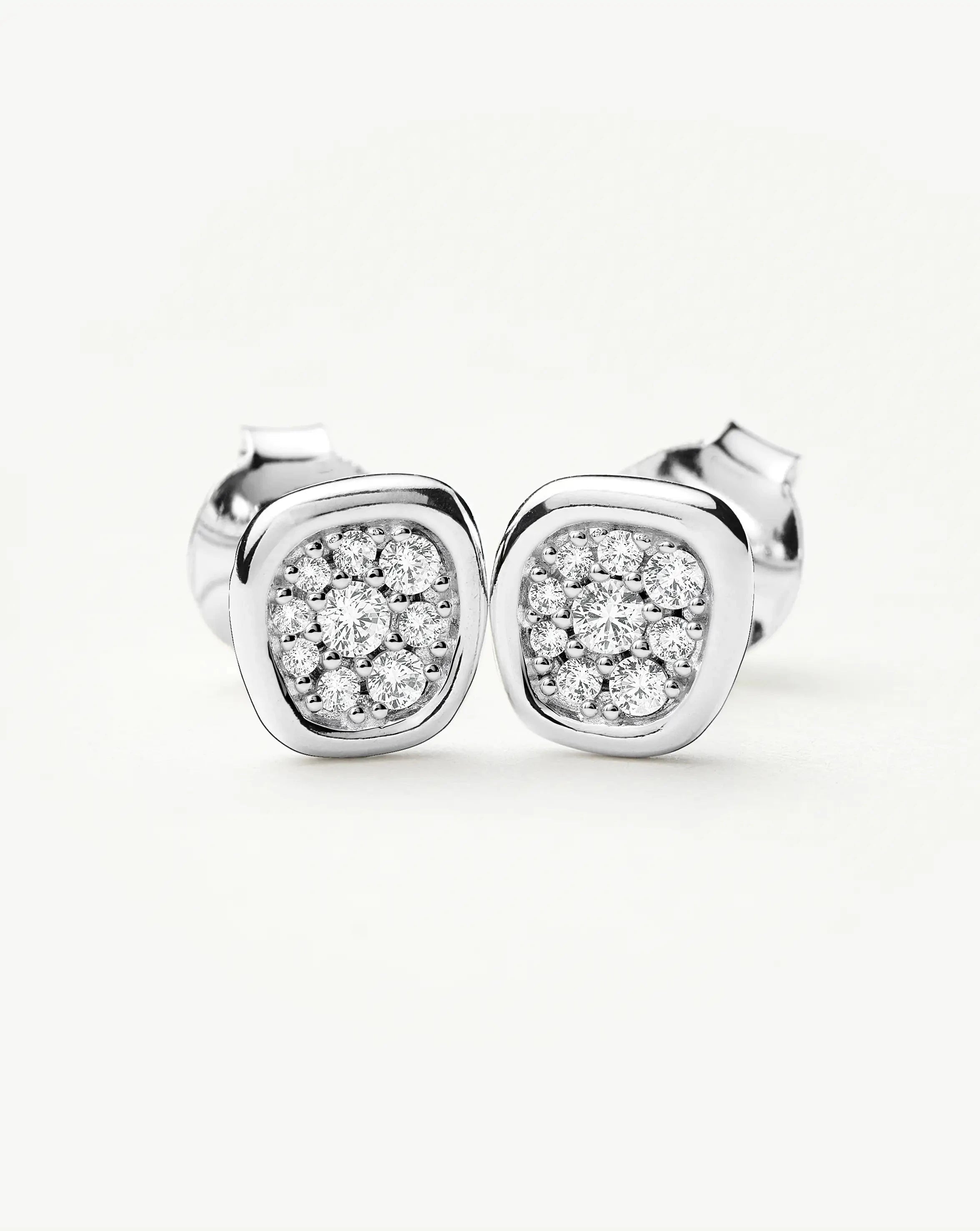 MISSOMA Molten Soft Square Pavé nappikorvakorut hopea zirkonia