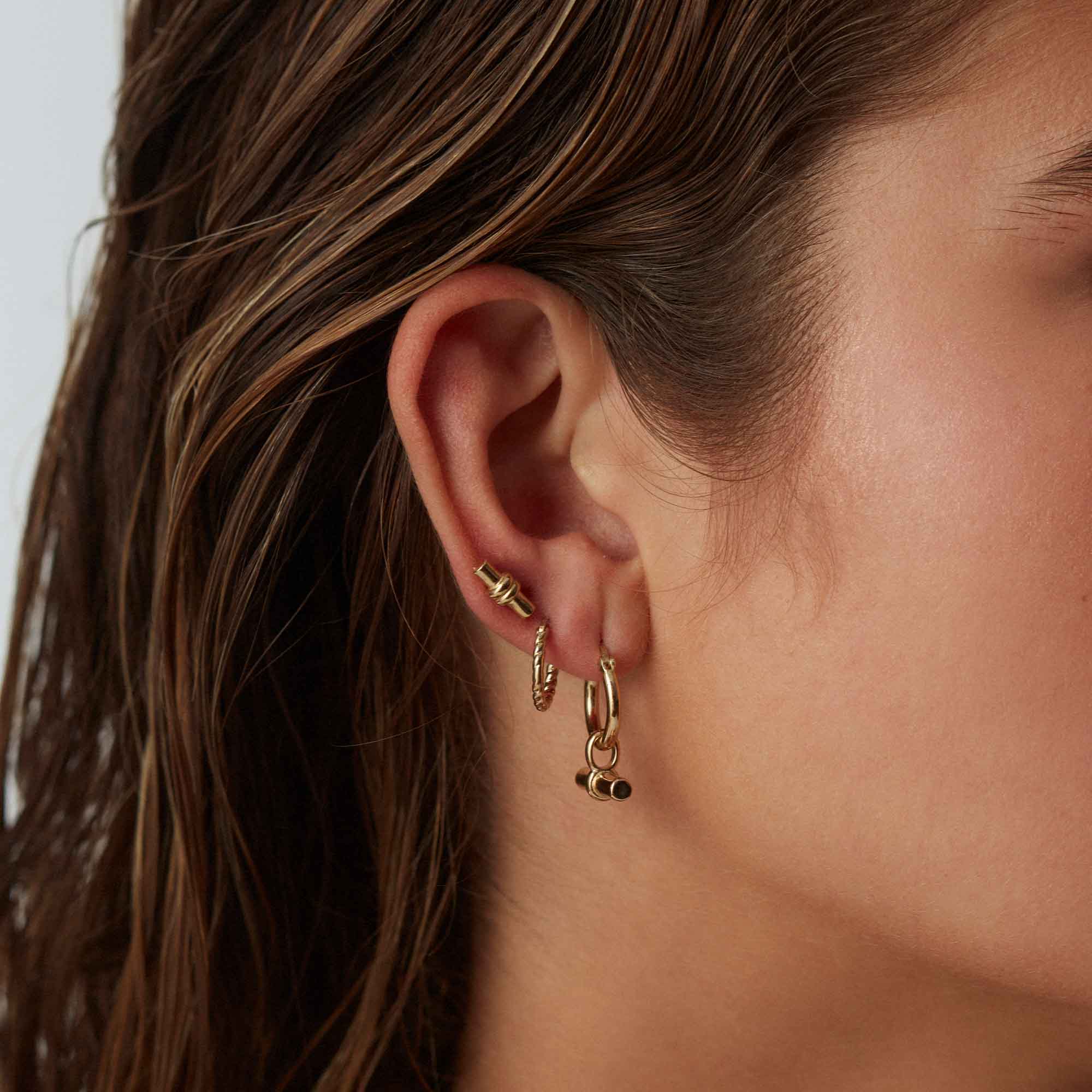 Muru Jewellery T Bar nappikorvakorut kulta