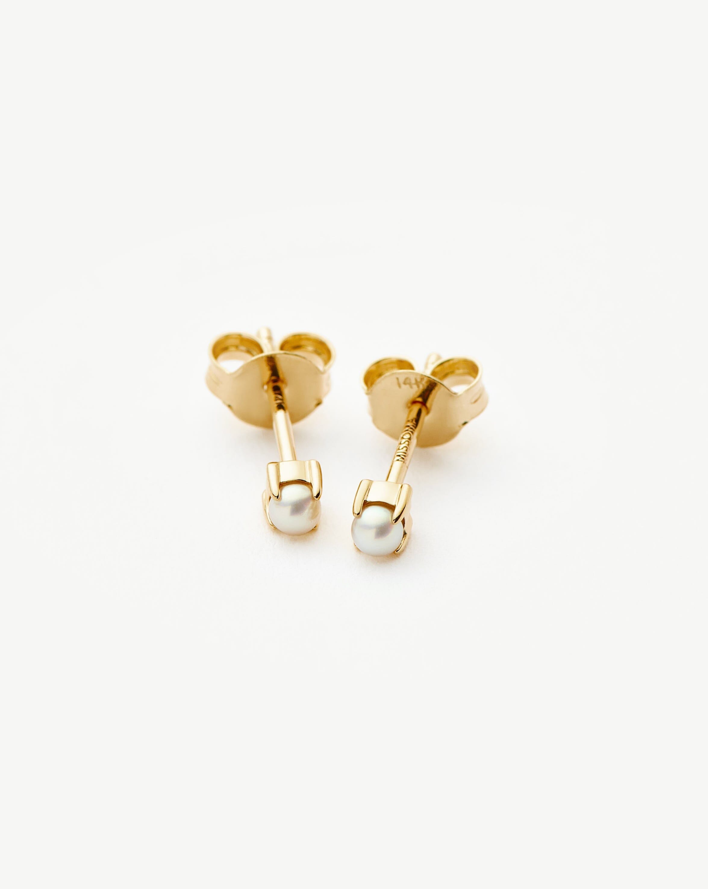 Missoma Pearl Stud korvakorut 9k kulta helmi