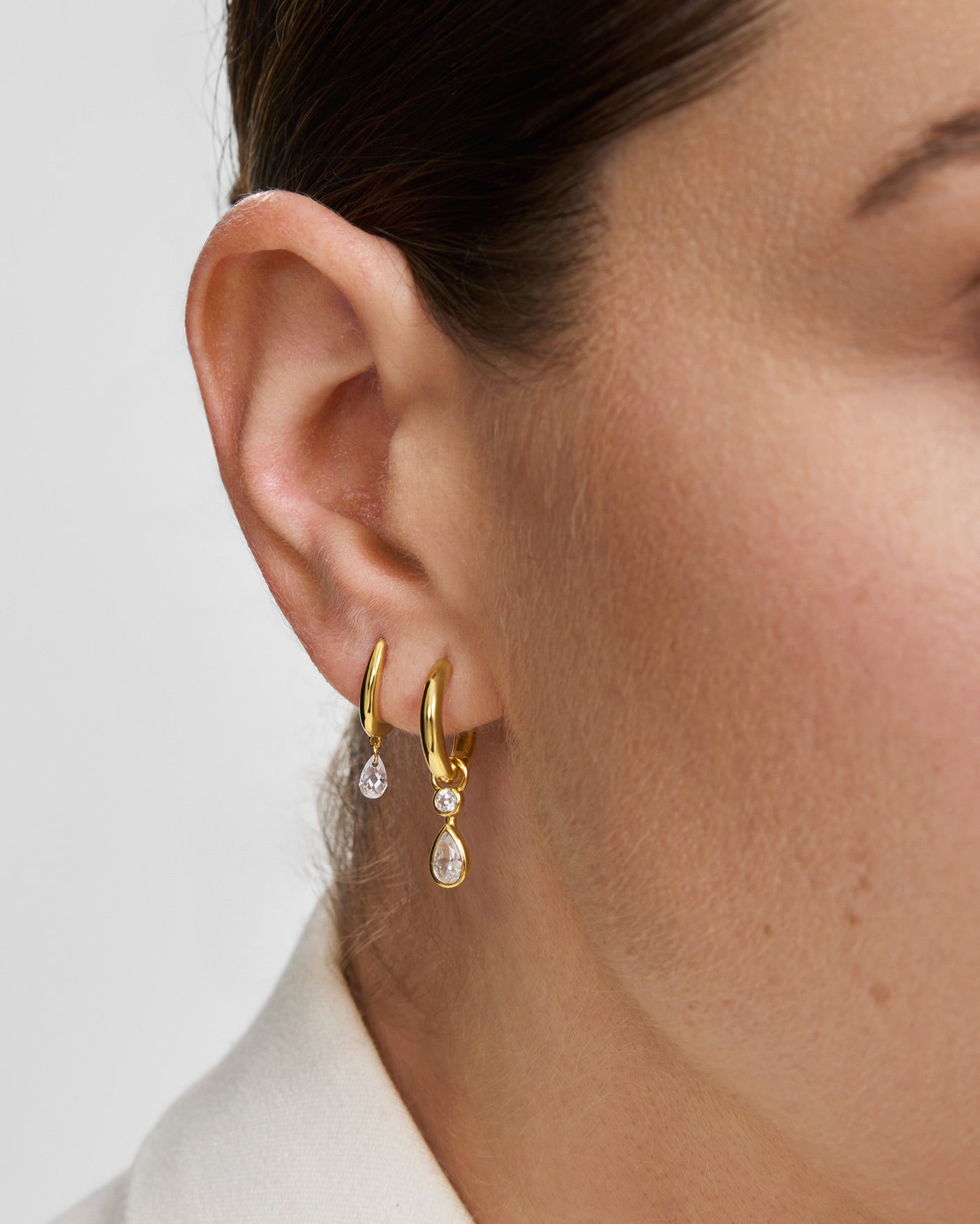 Ania Haie Fluid Light Teardrop Dangle Huggie korvakorut kulta pisara