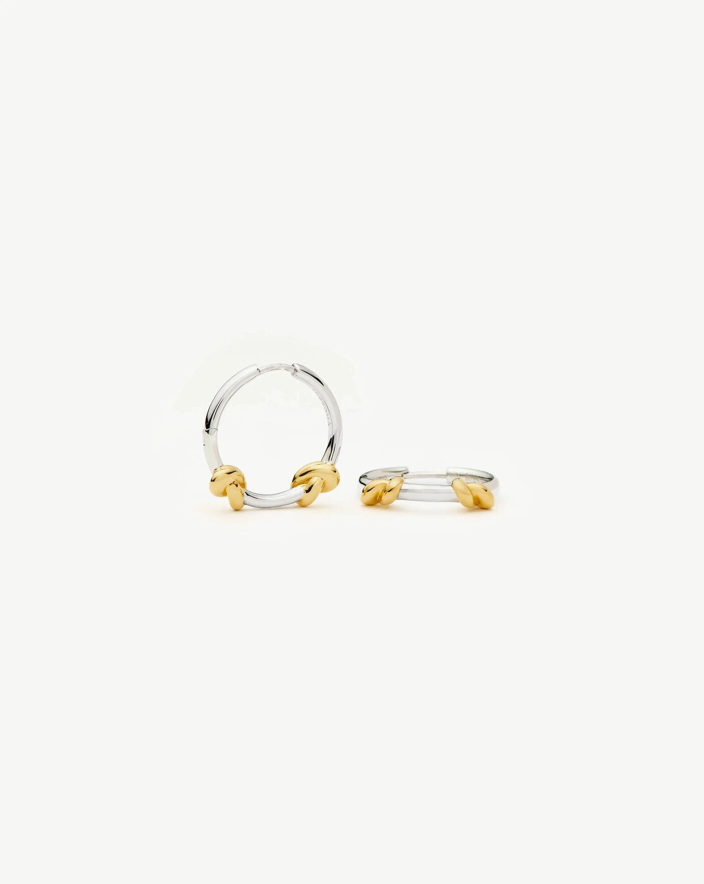 MISSOMA Lucy Williams Knot Small Hoop korvarenkaat kaksiväri 20mm