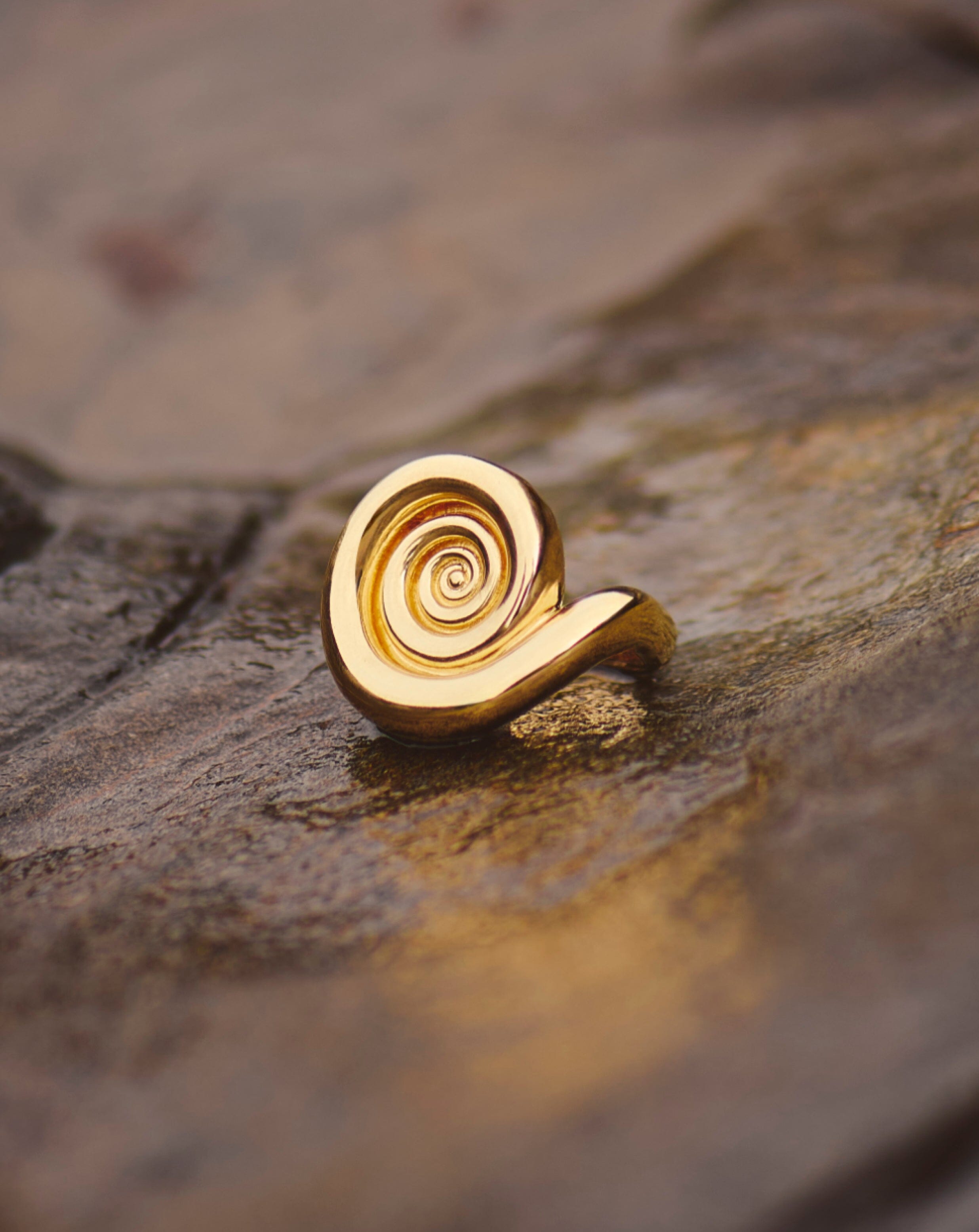 MISSOMA Spiral Statement sormus leveä spiraali kulta