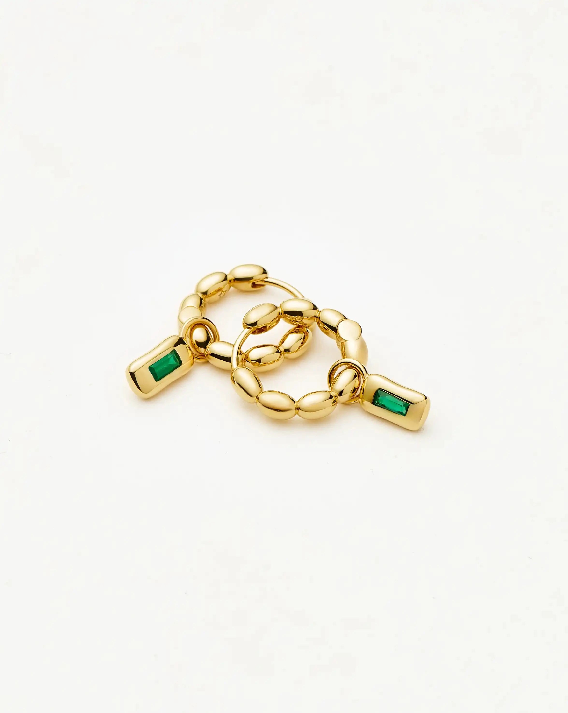 Missoma Molten Charm hoop-korvakorut green onyx kullattu
