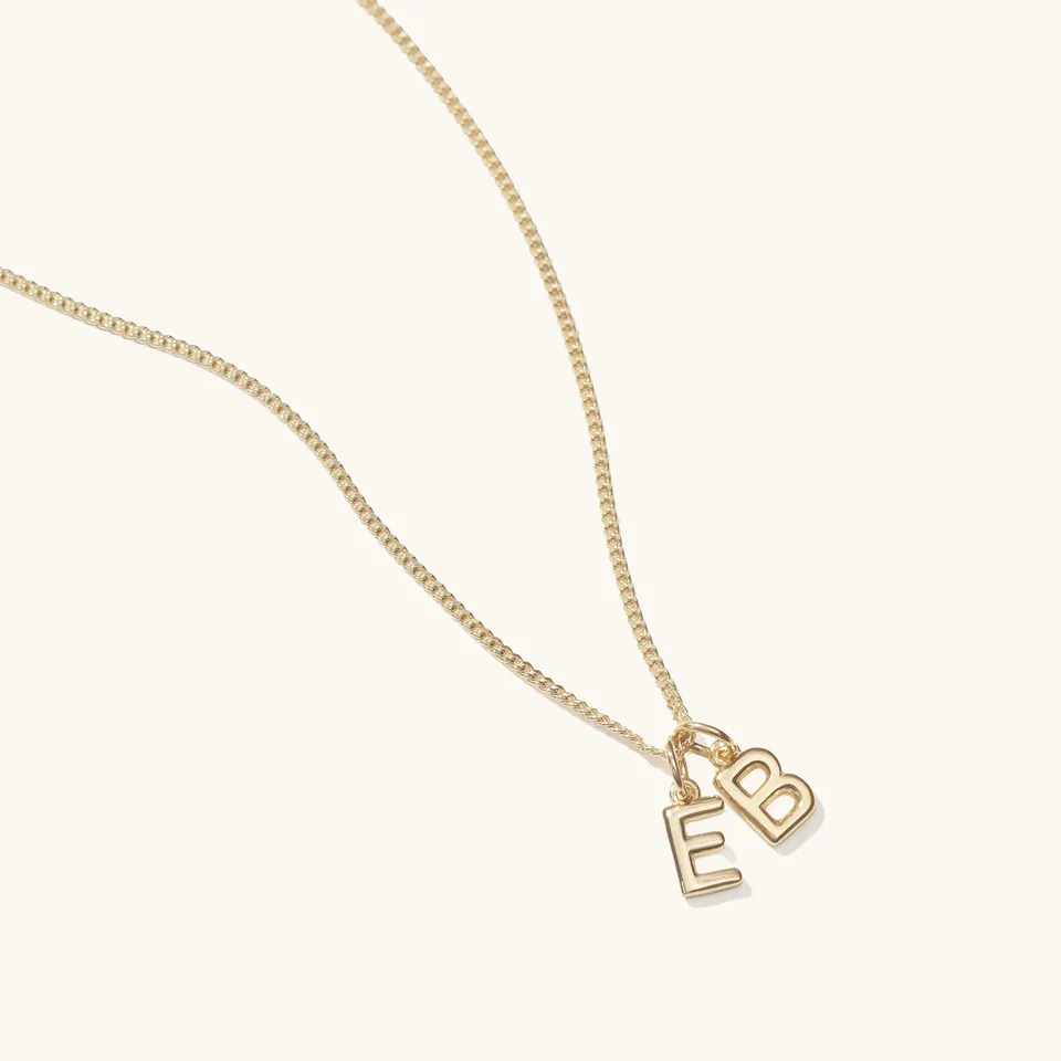 Muru Jewellery Mini Double Letter kaulakoru kulta tuplakirjain