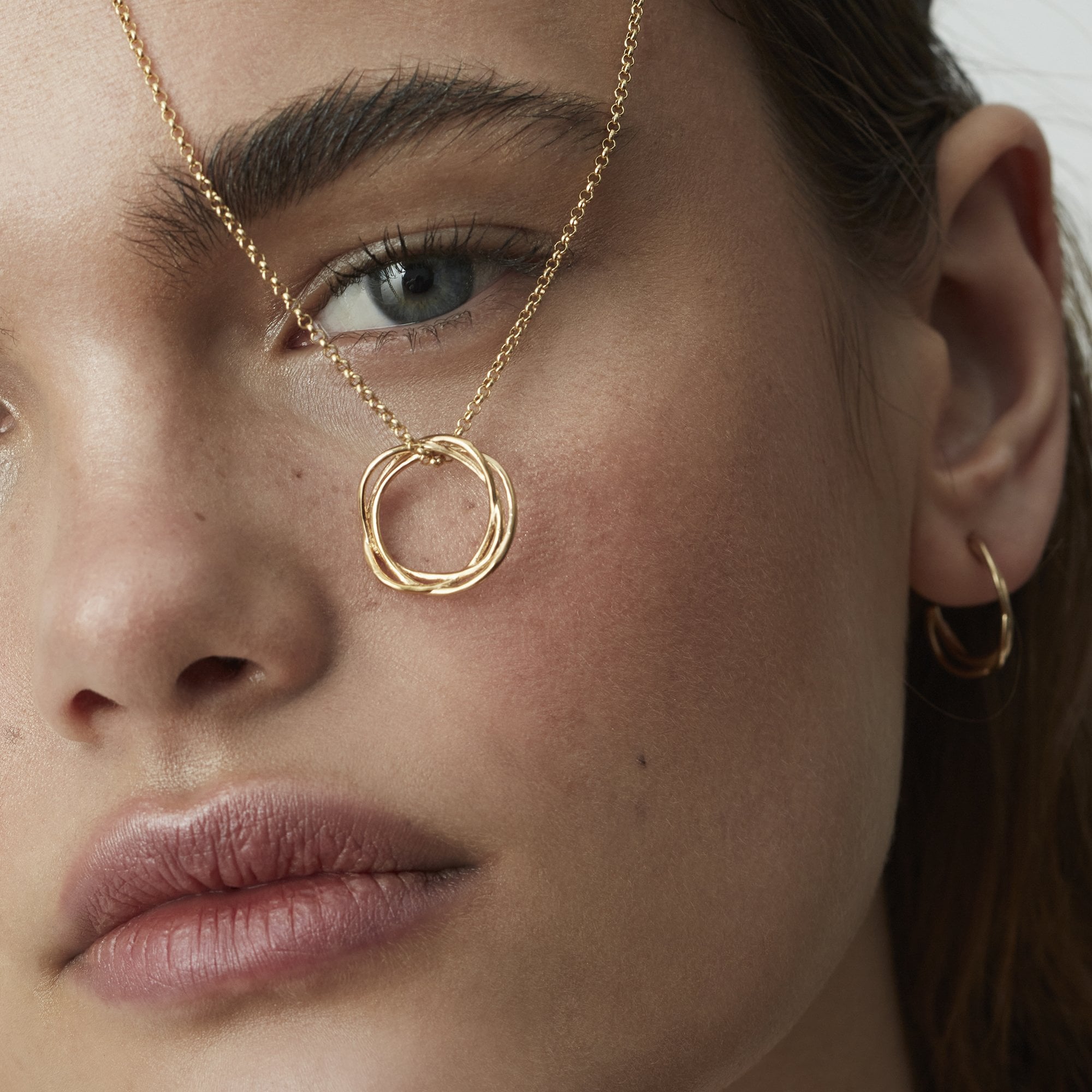 Muru Karma Circle Necklace kaulakoru kulta ympyrä