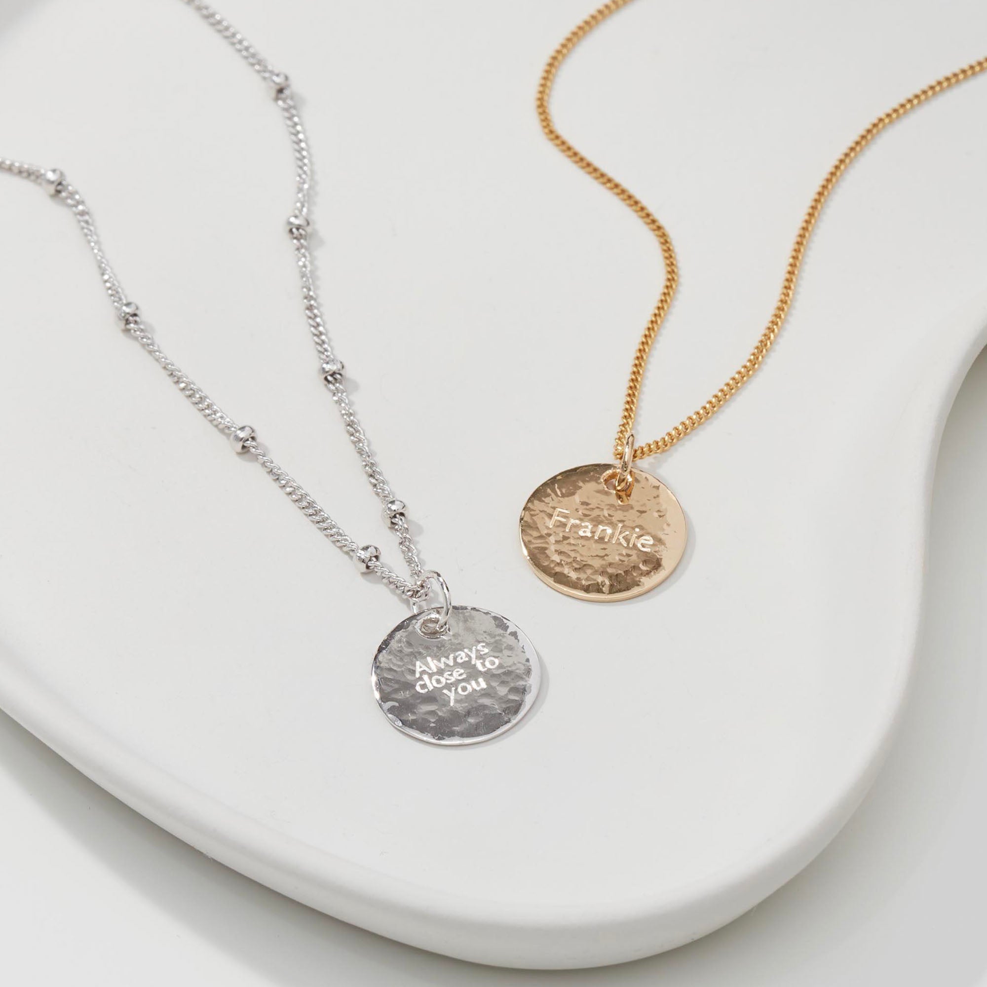 Muru Jewellery Hammered hopeakaulakoru 16" laatta
