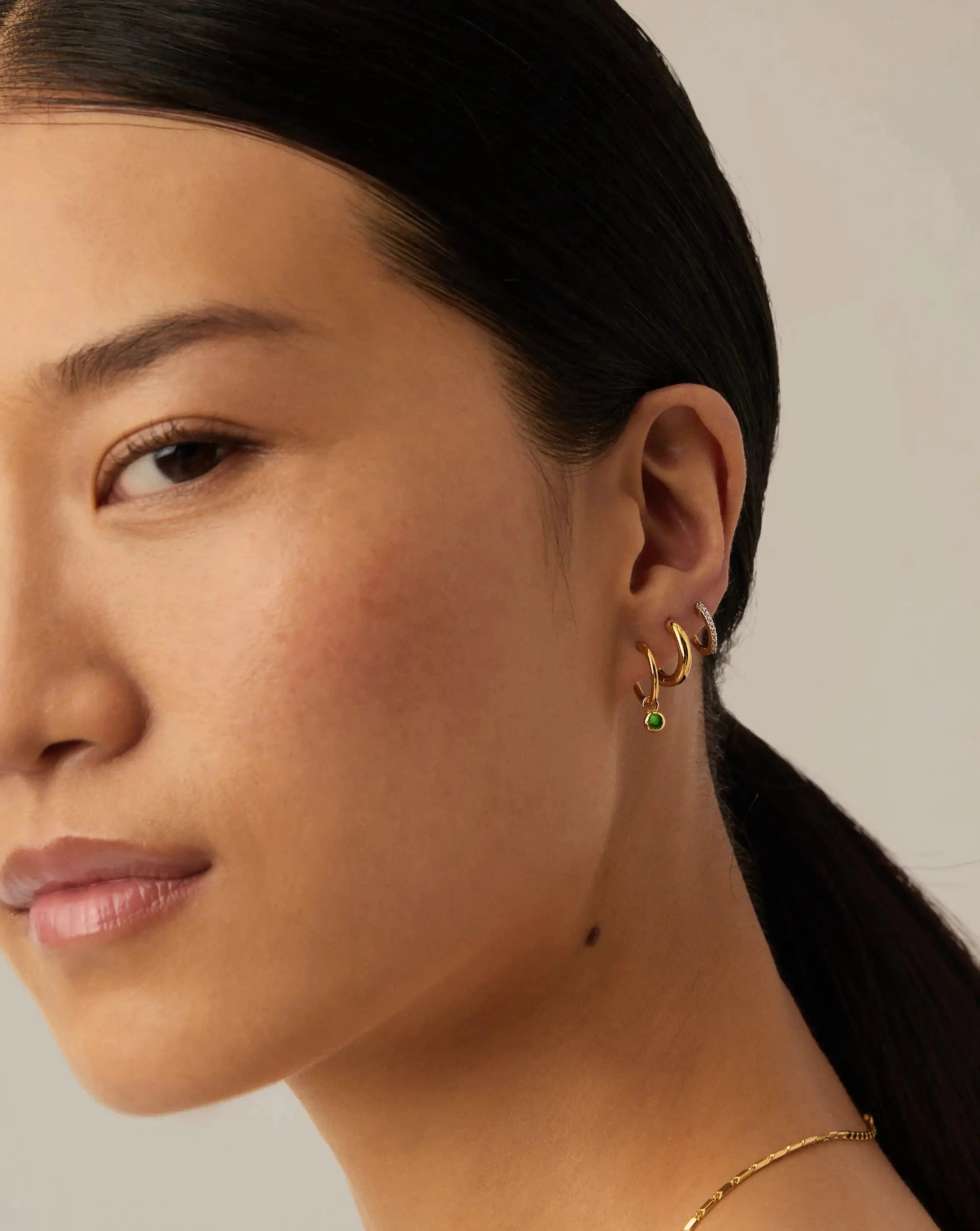 Missoma May Birthstone rengaskorvakorut kulta onyksi