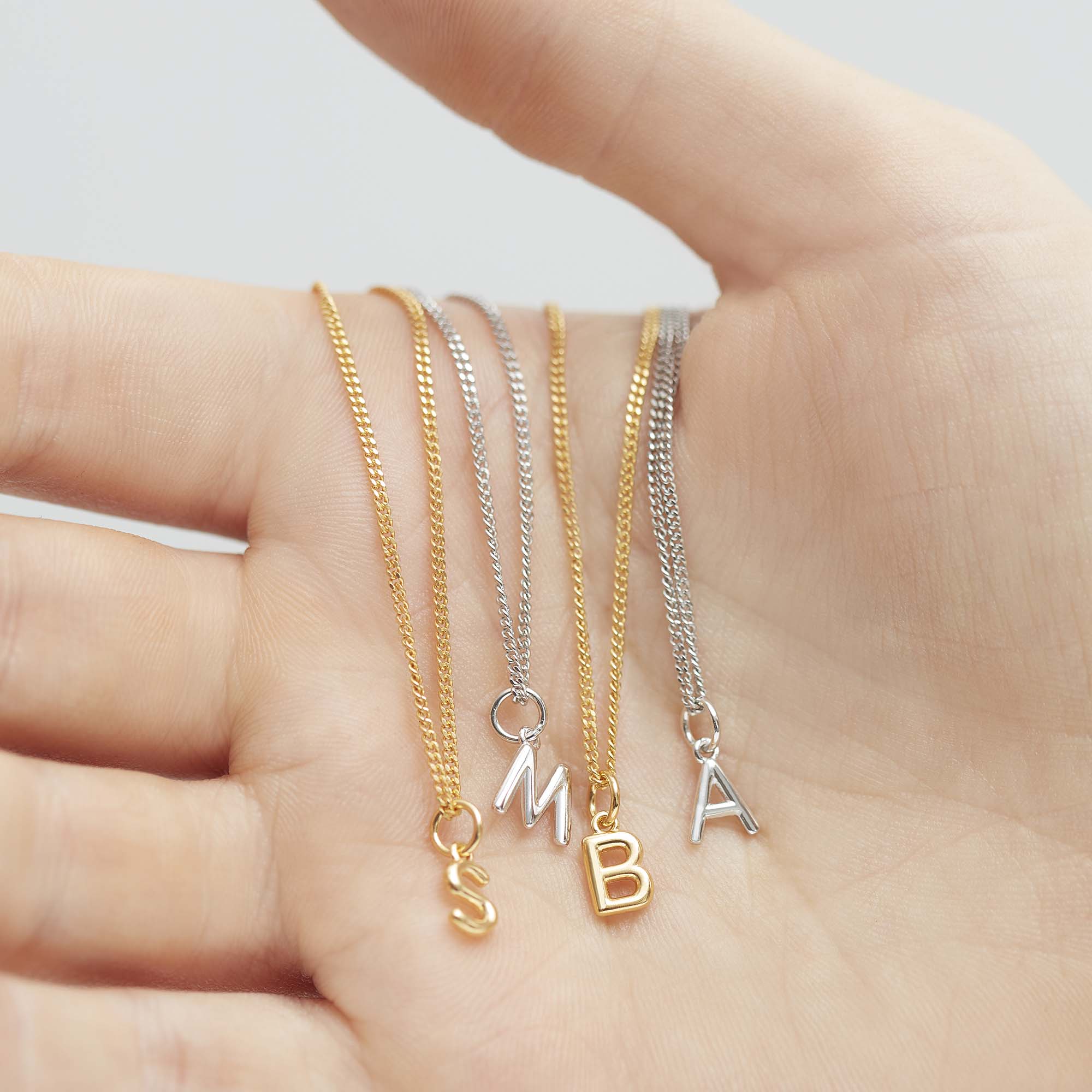 Muru Jewellery Little Love Letter kaulakoru hopea kirjain