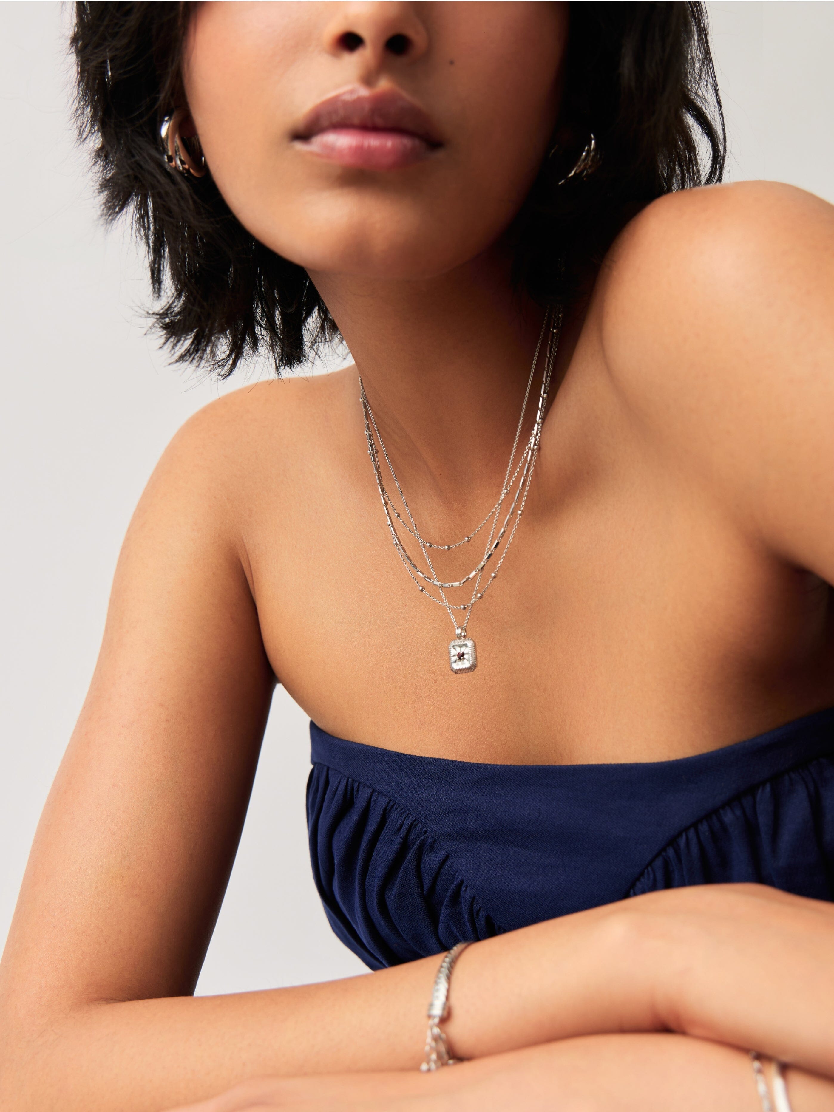 MISSOMA January Birthstone kaulakoru granaatti hopea