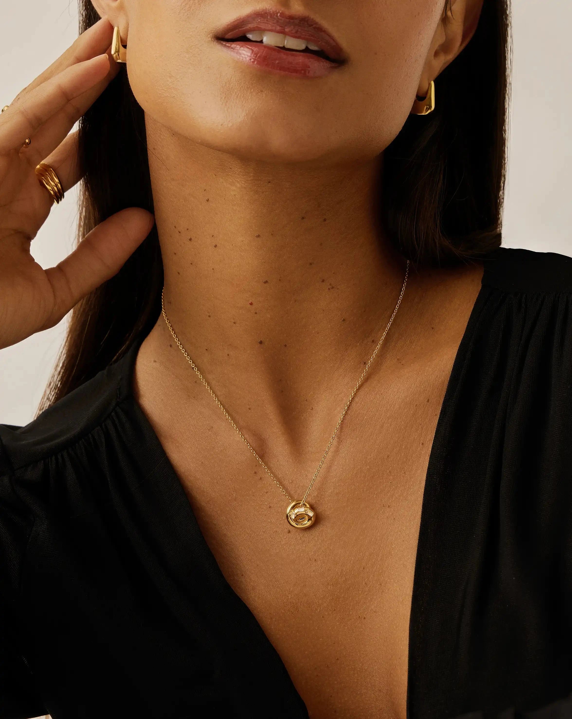 Missoma Lucy Williams Pavé Knot kaulakoru kullattu zirkonia