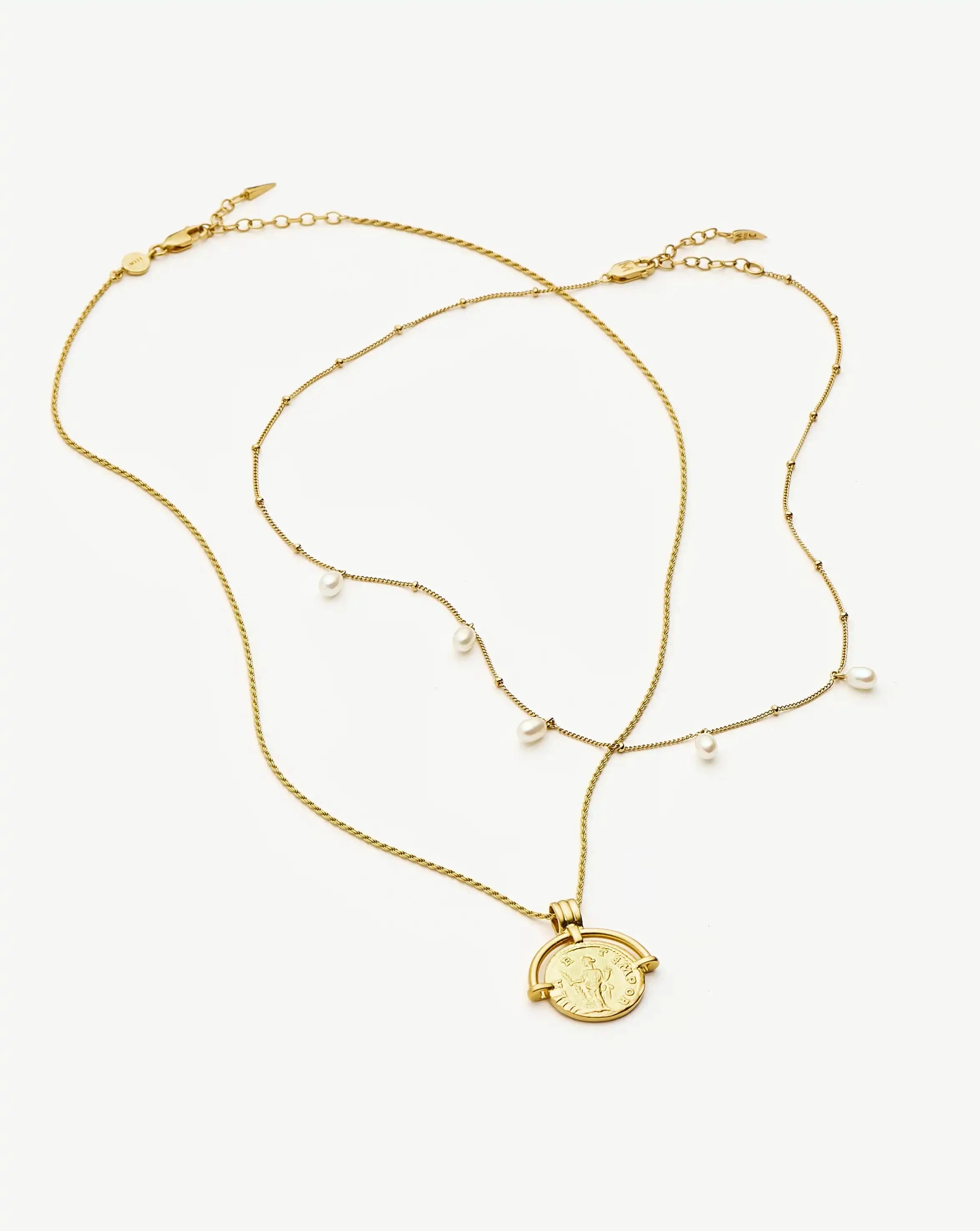 Missoma Signature Pearl kaulakorusetti kullattu helmi 2 kpl