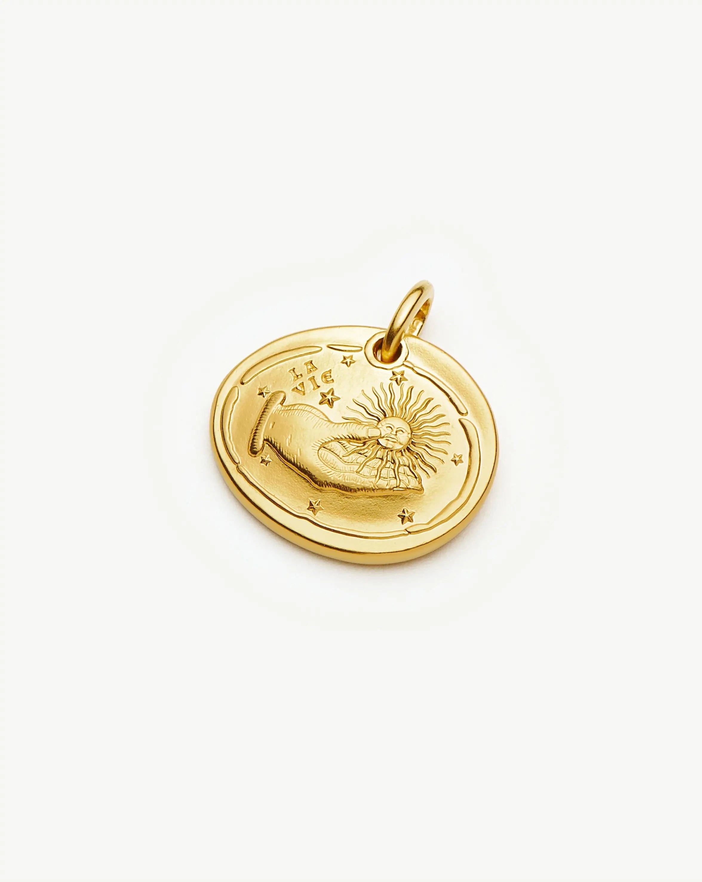 Missoma Fortune Talisman riipus kullattu kaiverrettava