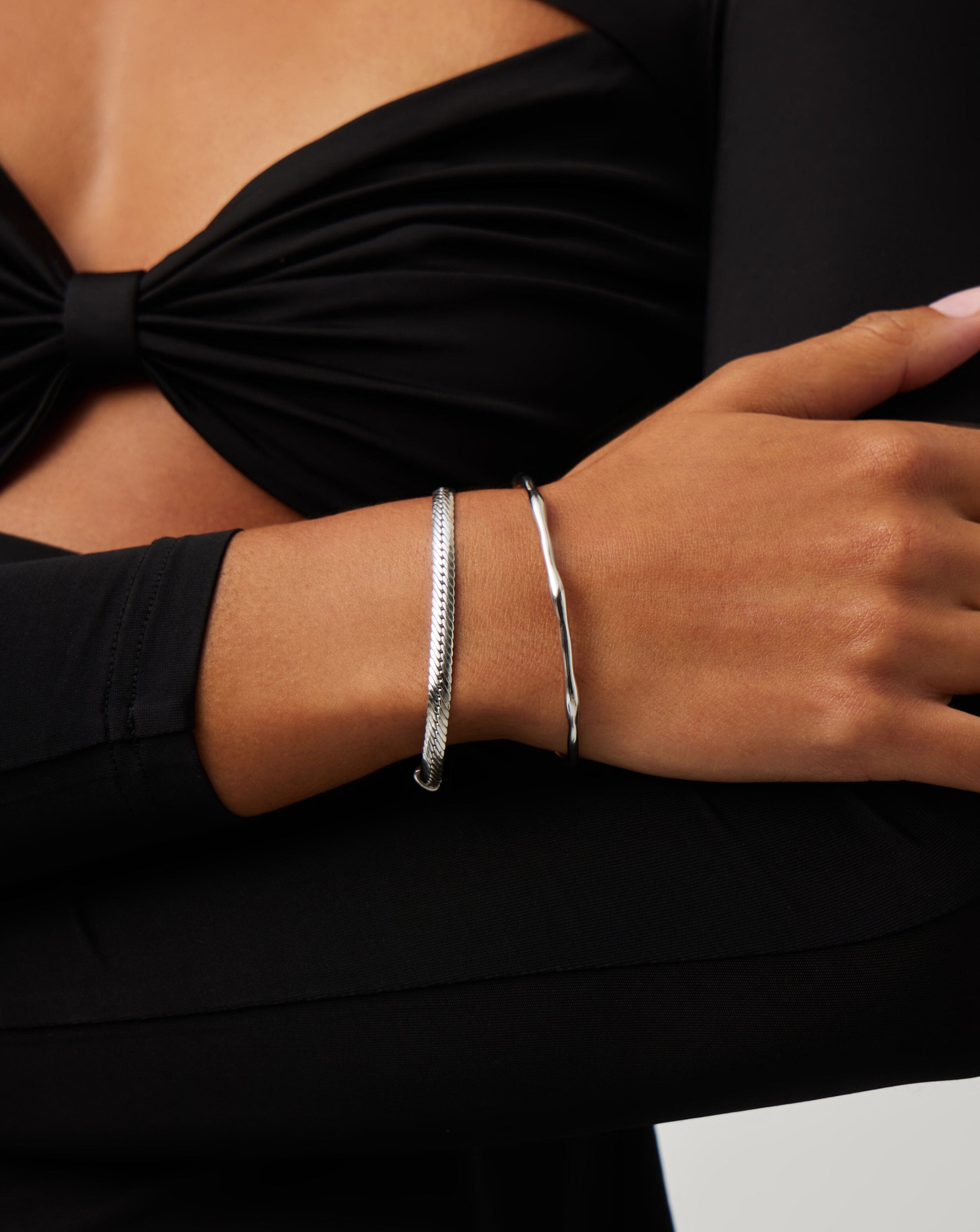 MISSOMA Molten Cuff rannekoru hopeoitu kiinteä S-M