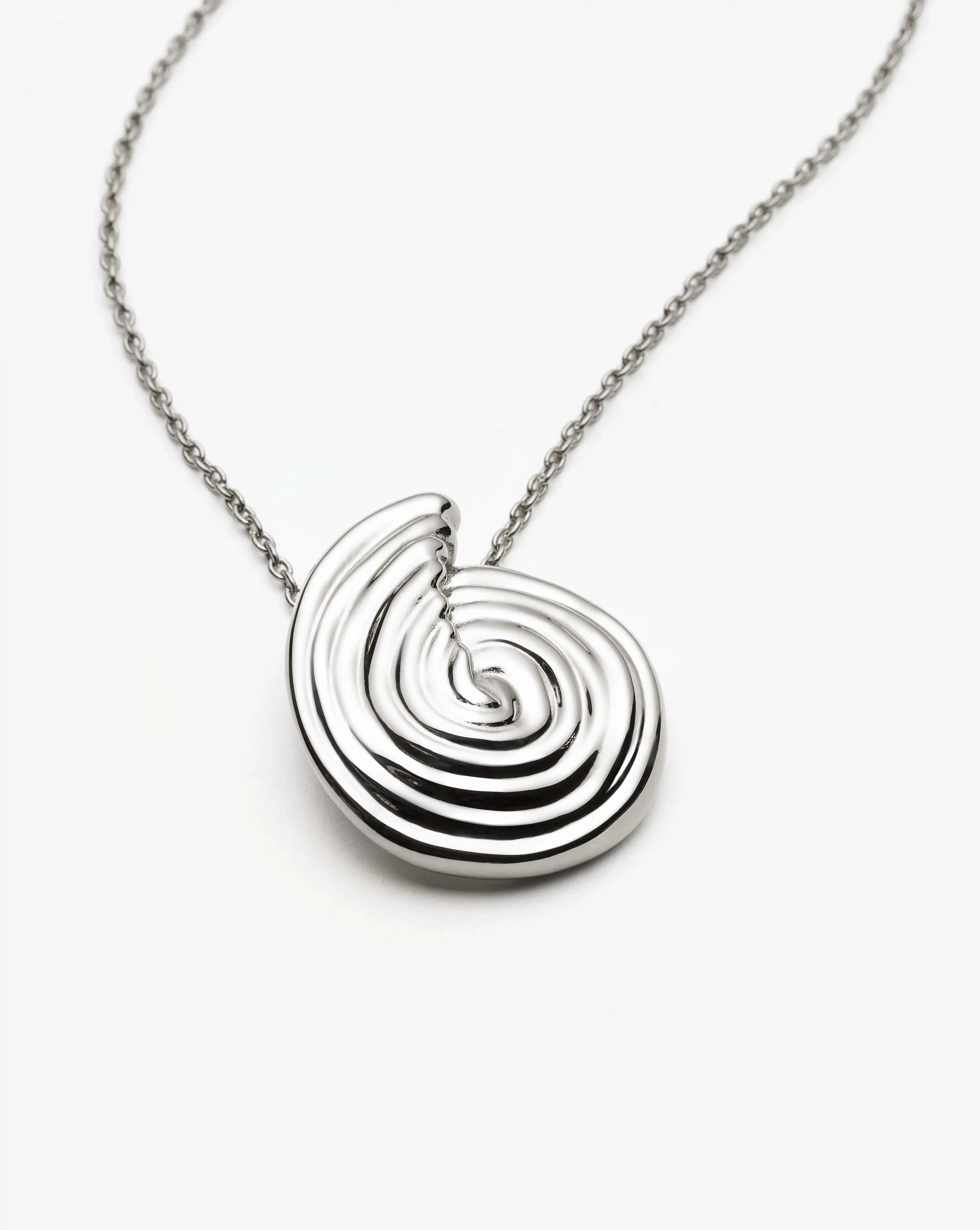 MISSOMA Spiral Large Pendant kaulakoru hopea