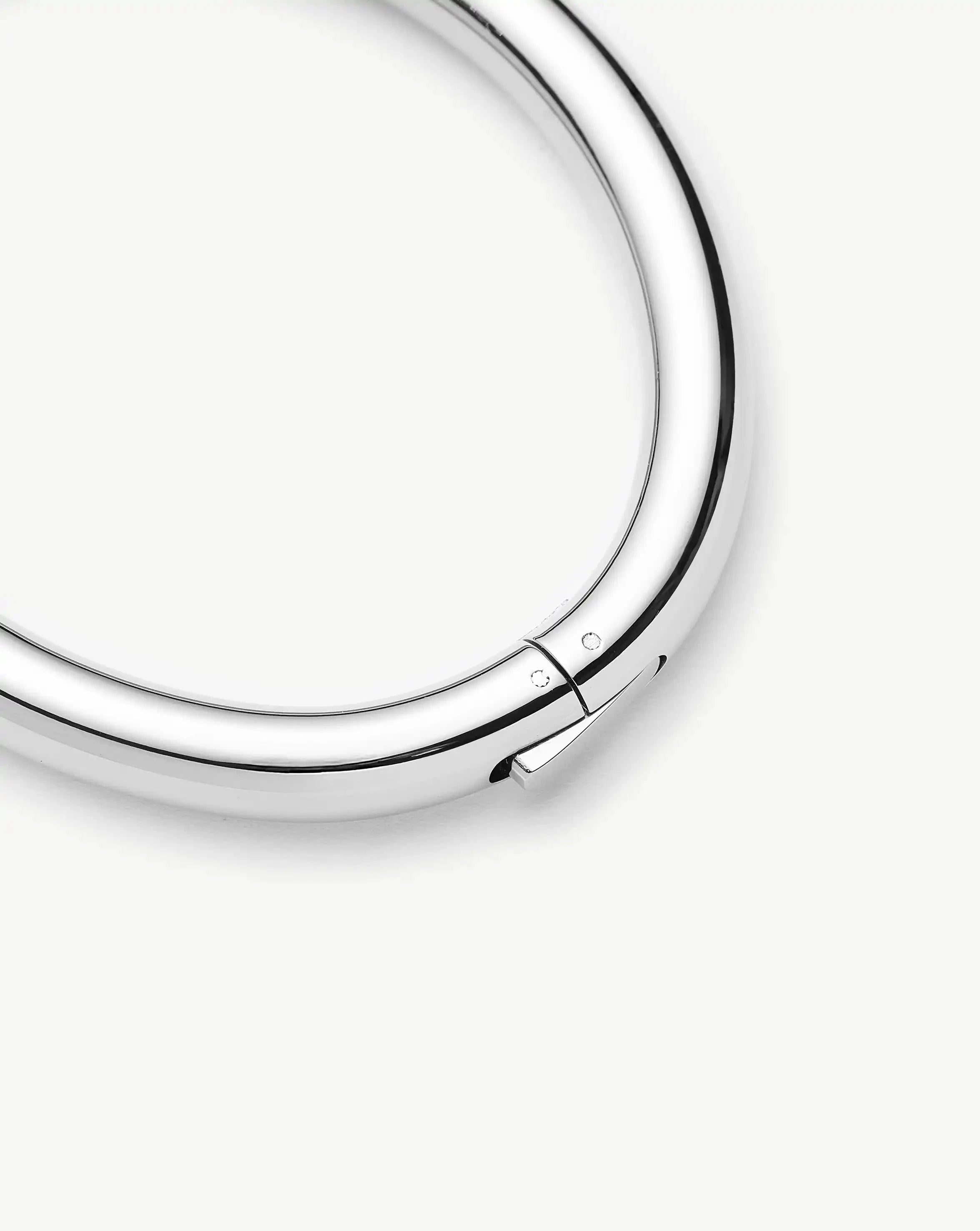 Missoma Chunky Round Hinged rannekoru platina