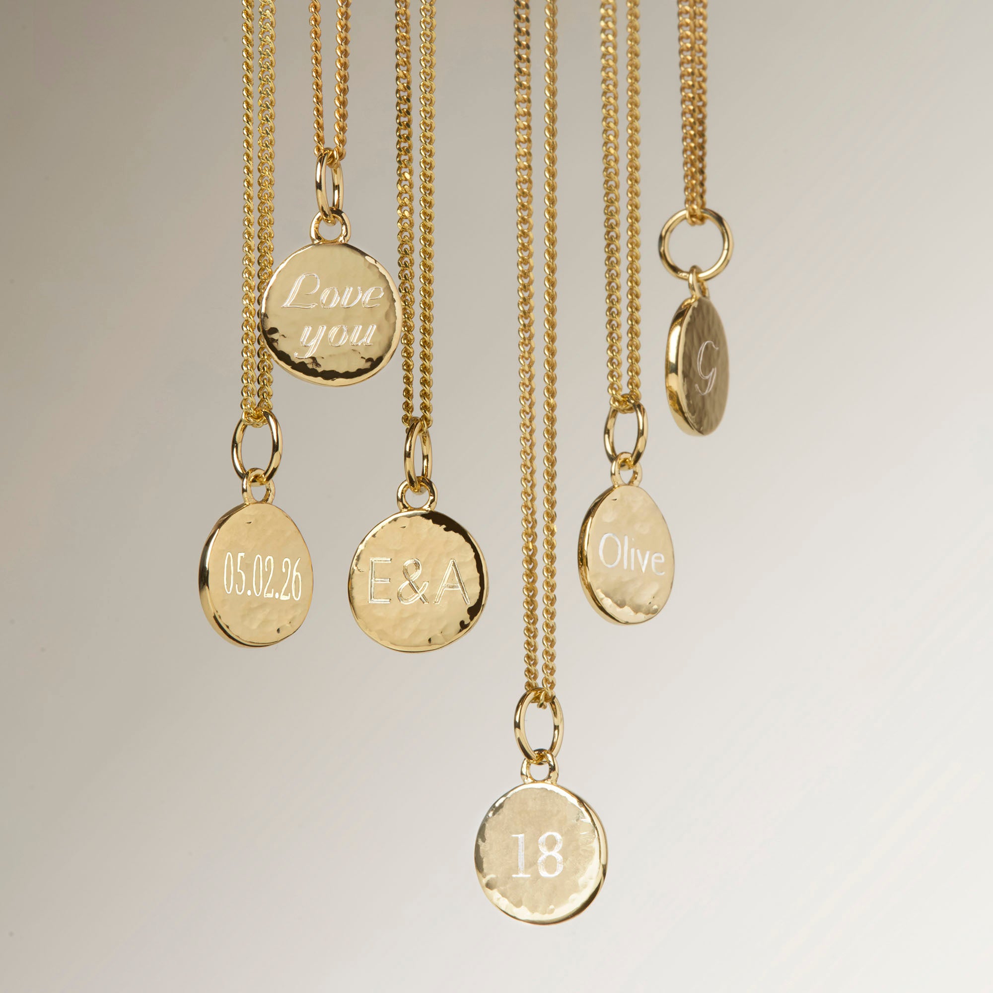Muru Jewellery Initial kaulakoru kulta vasaroitu laatta 45cm
