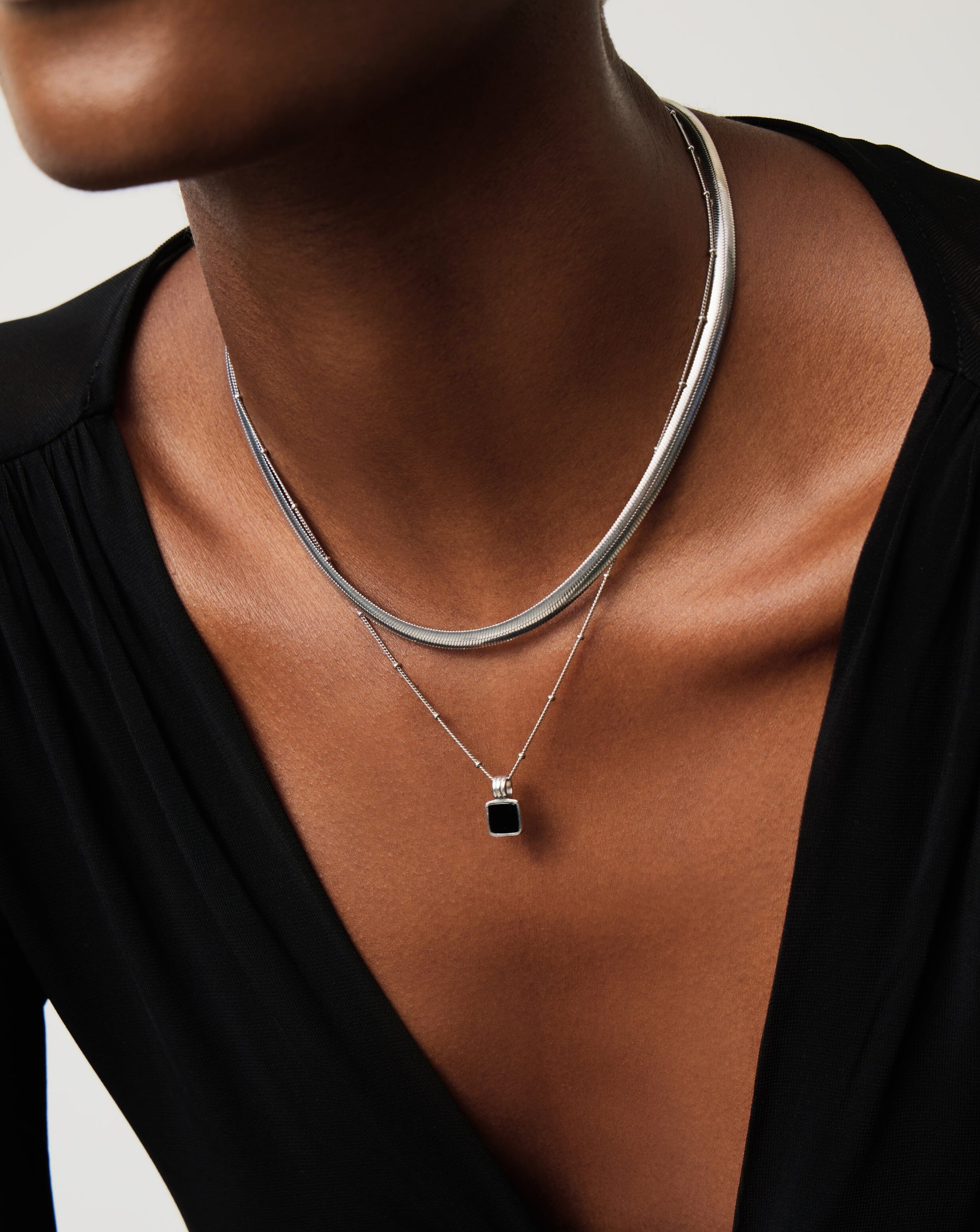 Missoma Lucy Williams Square Onyx kaulakoru hopea musta