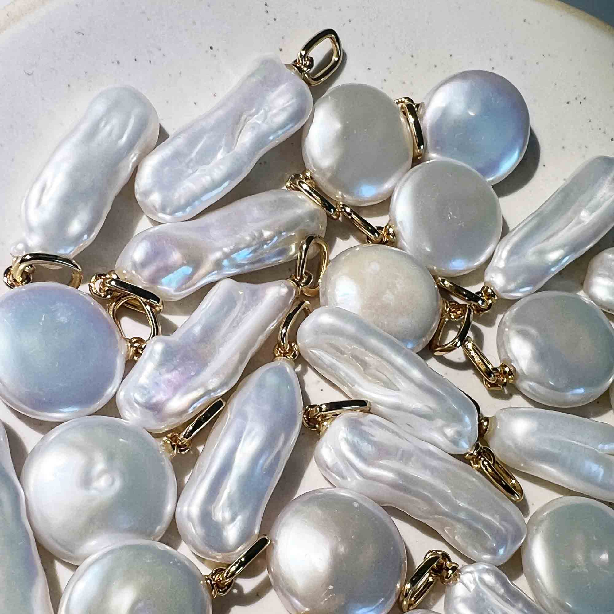 Muru Long Pearl riipus hopea barokkihelmi