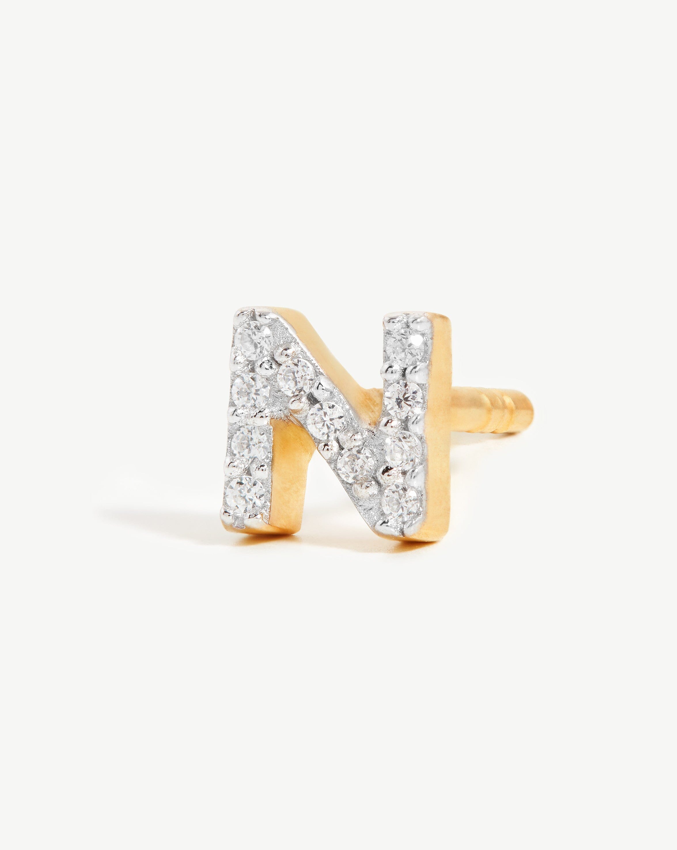 MISSOMA Pave Initial Single Stud nappikorvakoru N kulta
