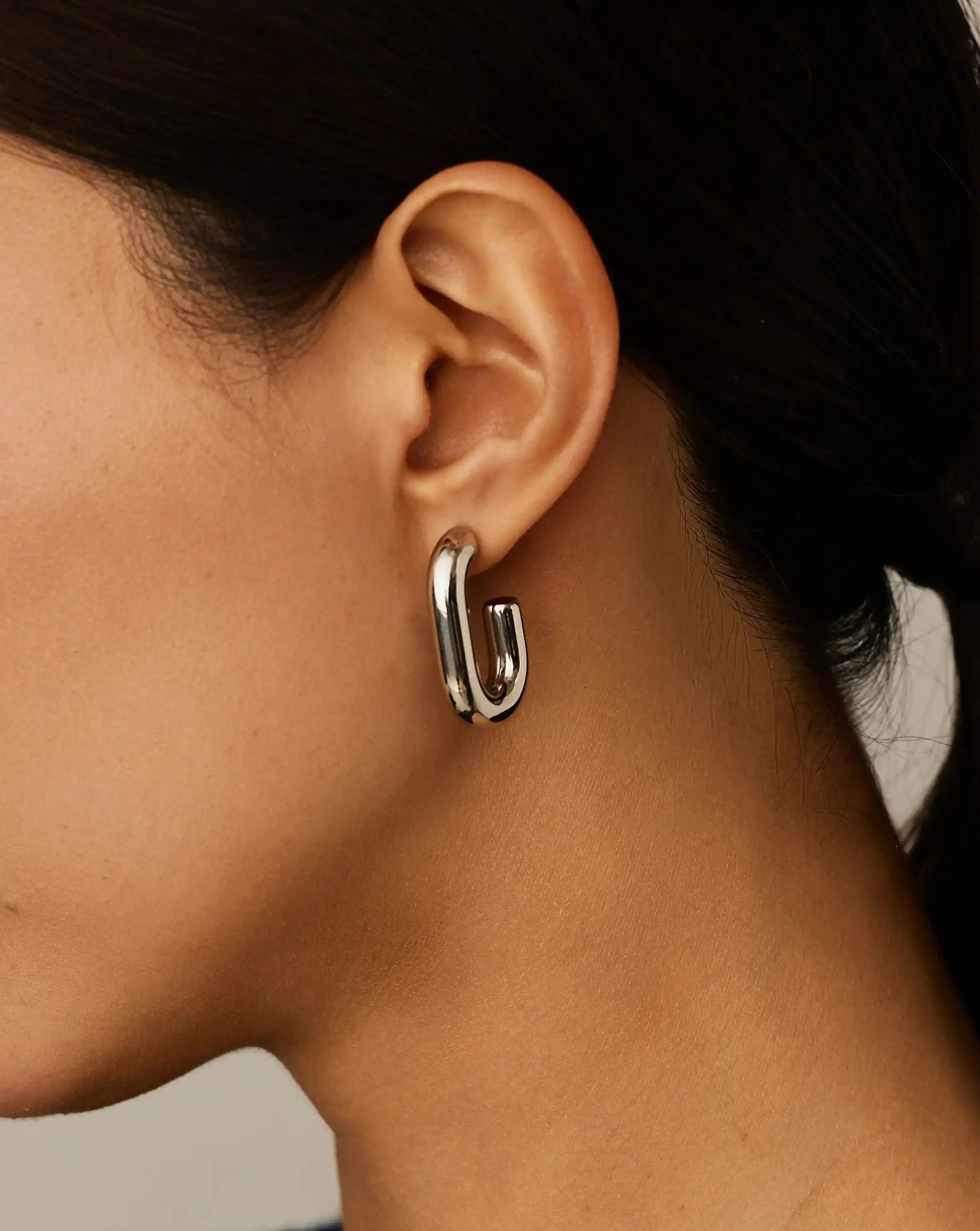 Missoma Chubby Oval Medium hoop-korvakorut platina