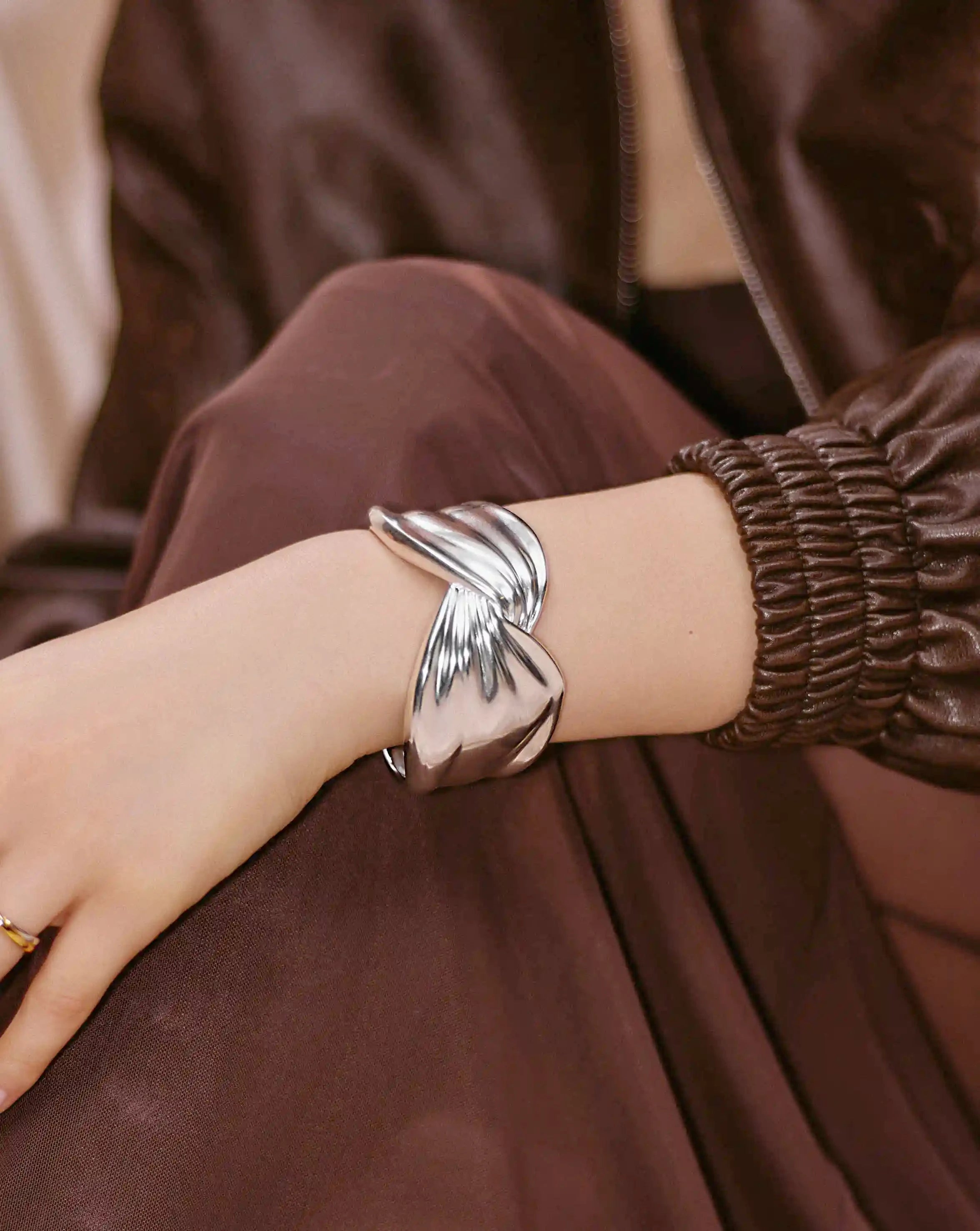 MISSOMA MARKGONG Draped Statement Cuff rannekoru hopea