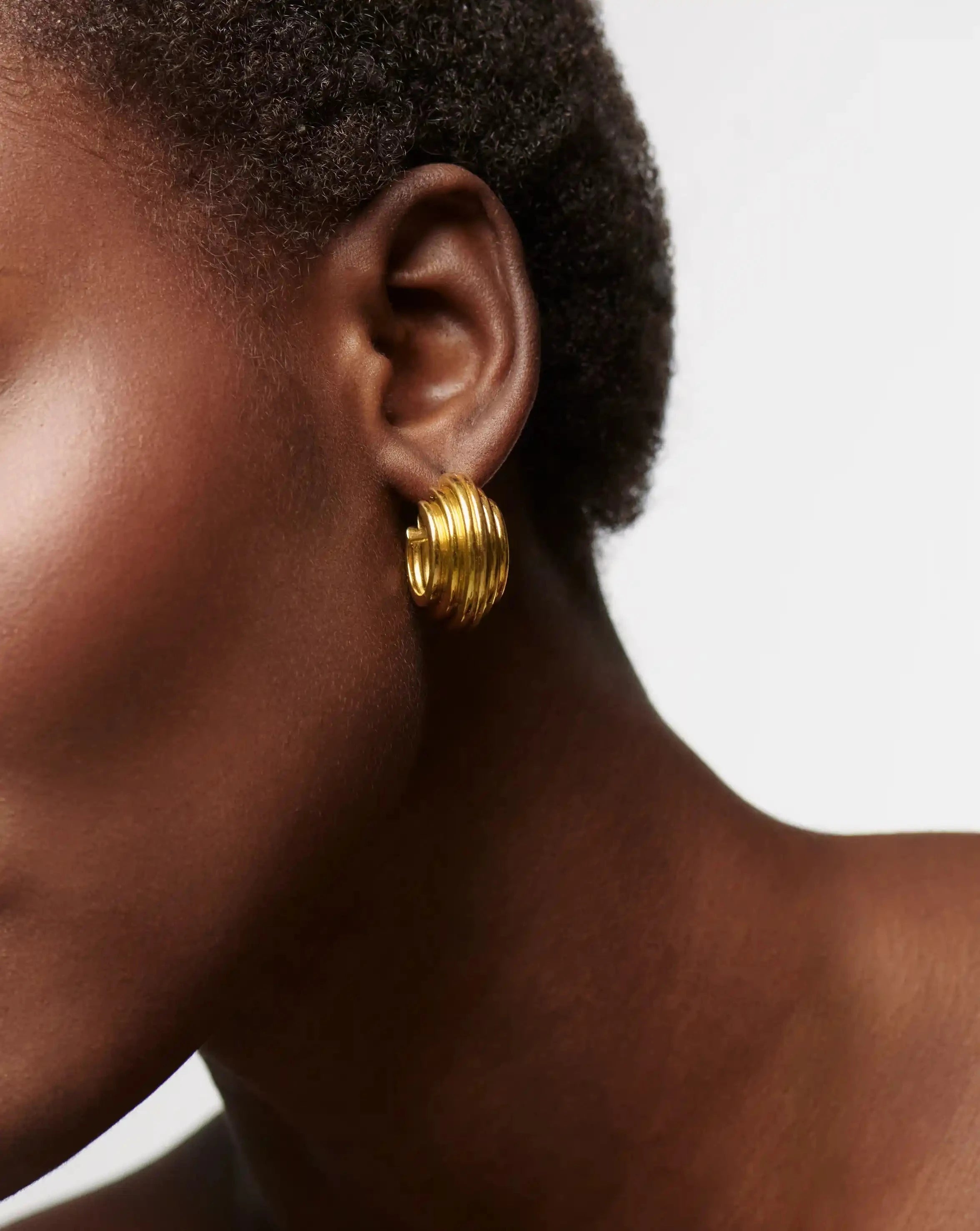 Missoma Lucy Williams Medium Chunky Ridge Hoop korvakorut kulta