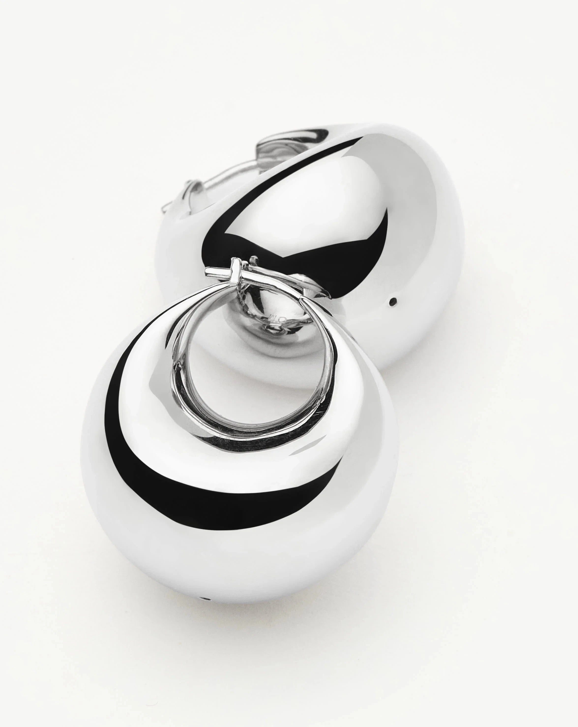 Missoma Sculptural Chubby Dome Medium rengaskorvakorut hopeoitu