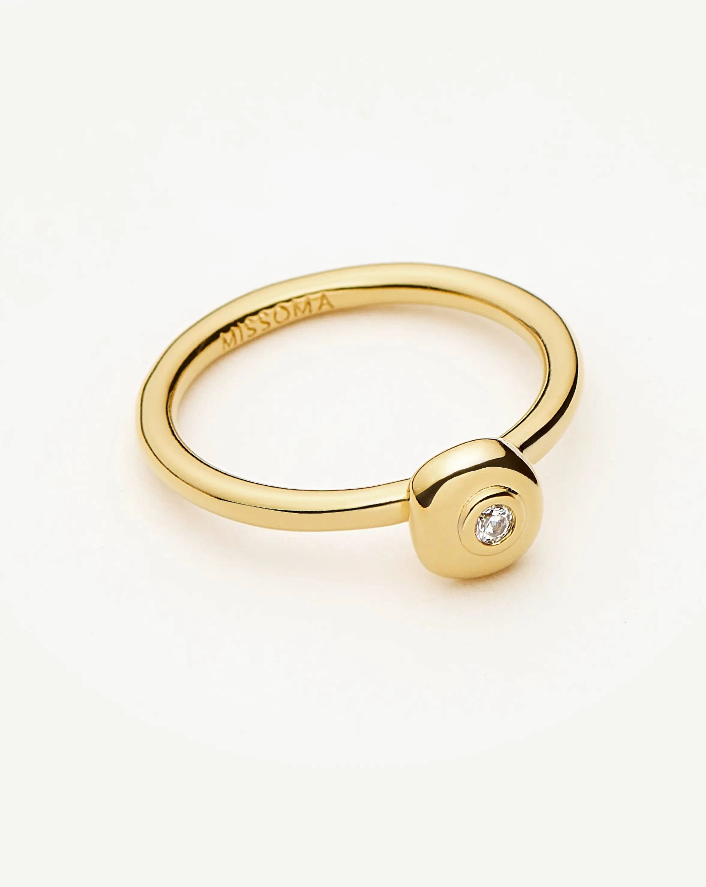 Missoma Molten Soft Square sormus 18k kulta zirkonia
