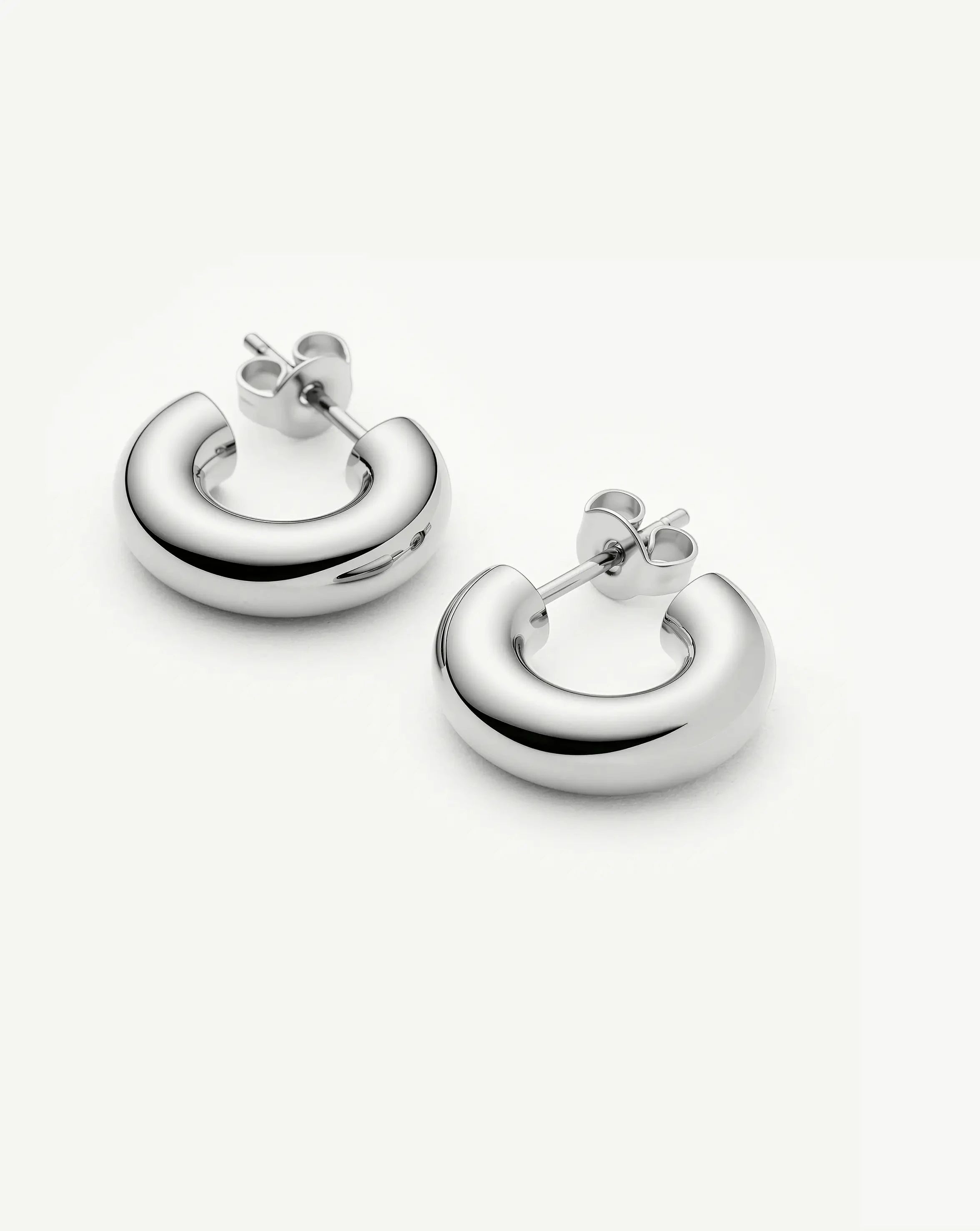 Missoma Classic Chubby Small Hoop korvarenkaat platina